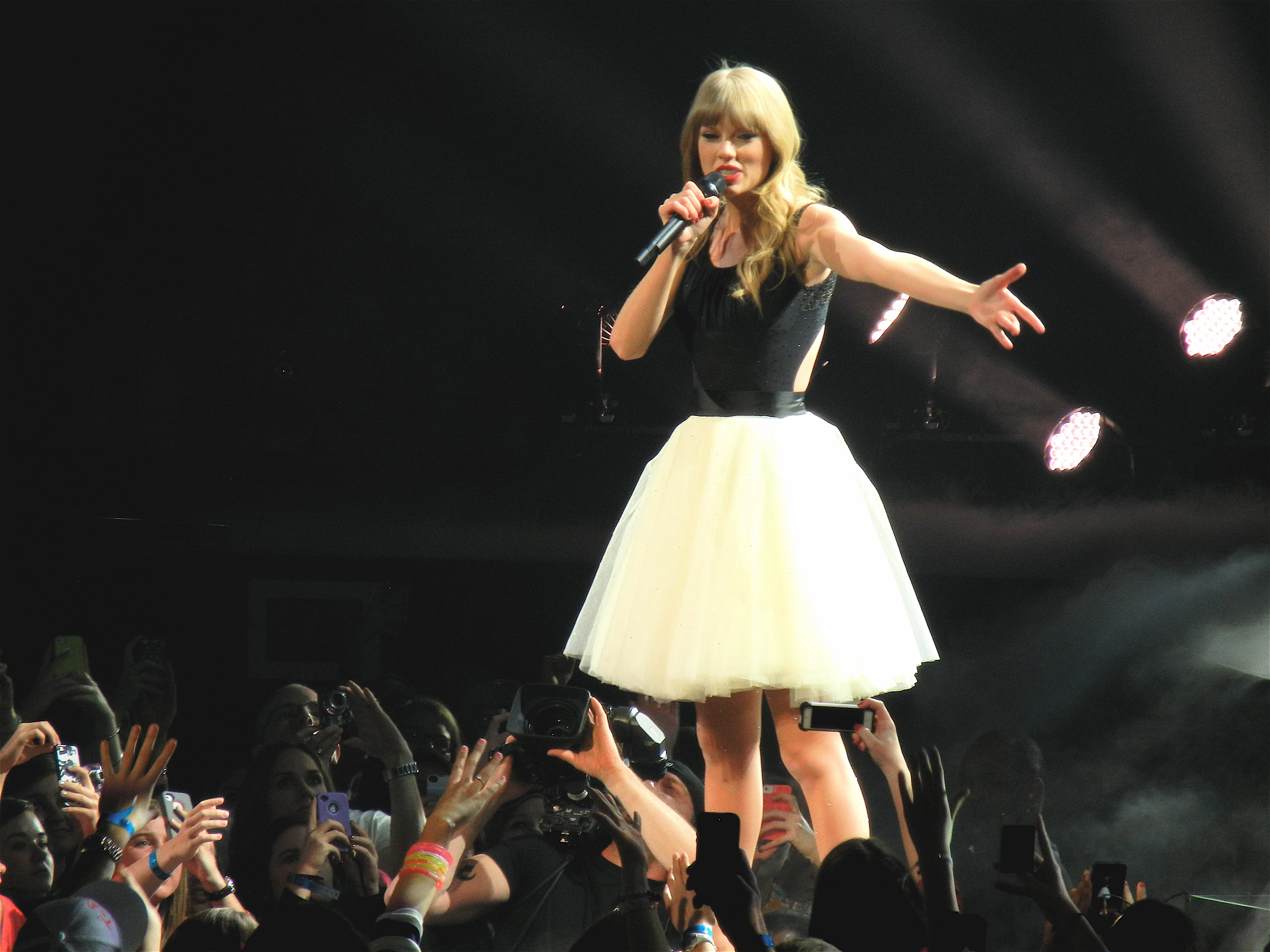 Free download wallpaper Music, Taylor Swift on your PC desktop