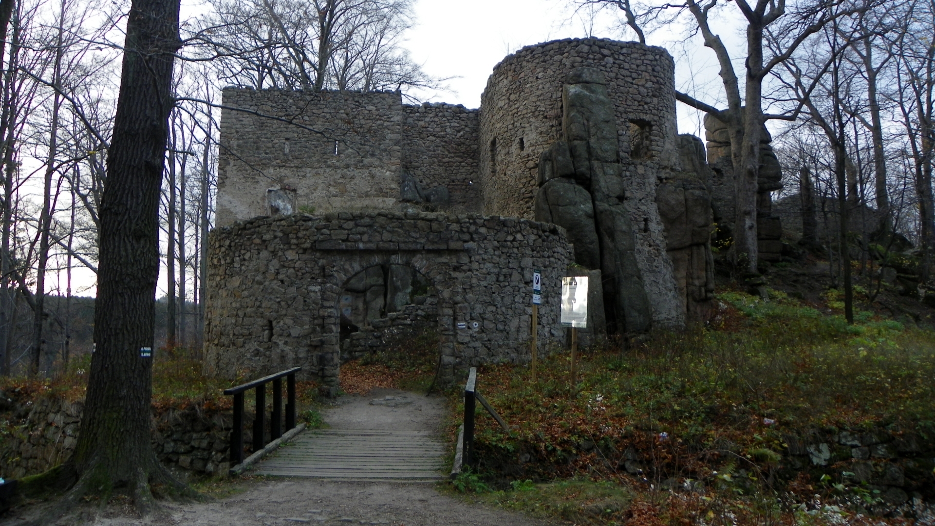 Die besten Schloss Bolczów-Hintergründe für den Telefonbildschirm