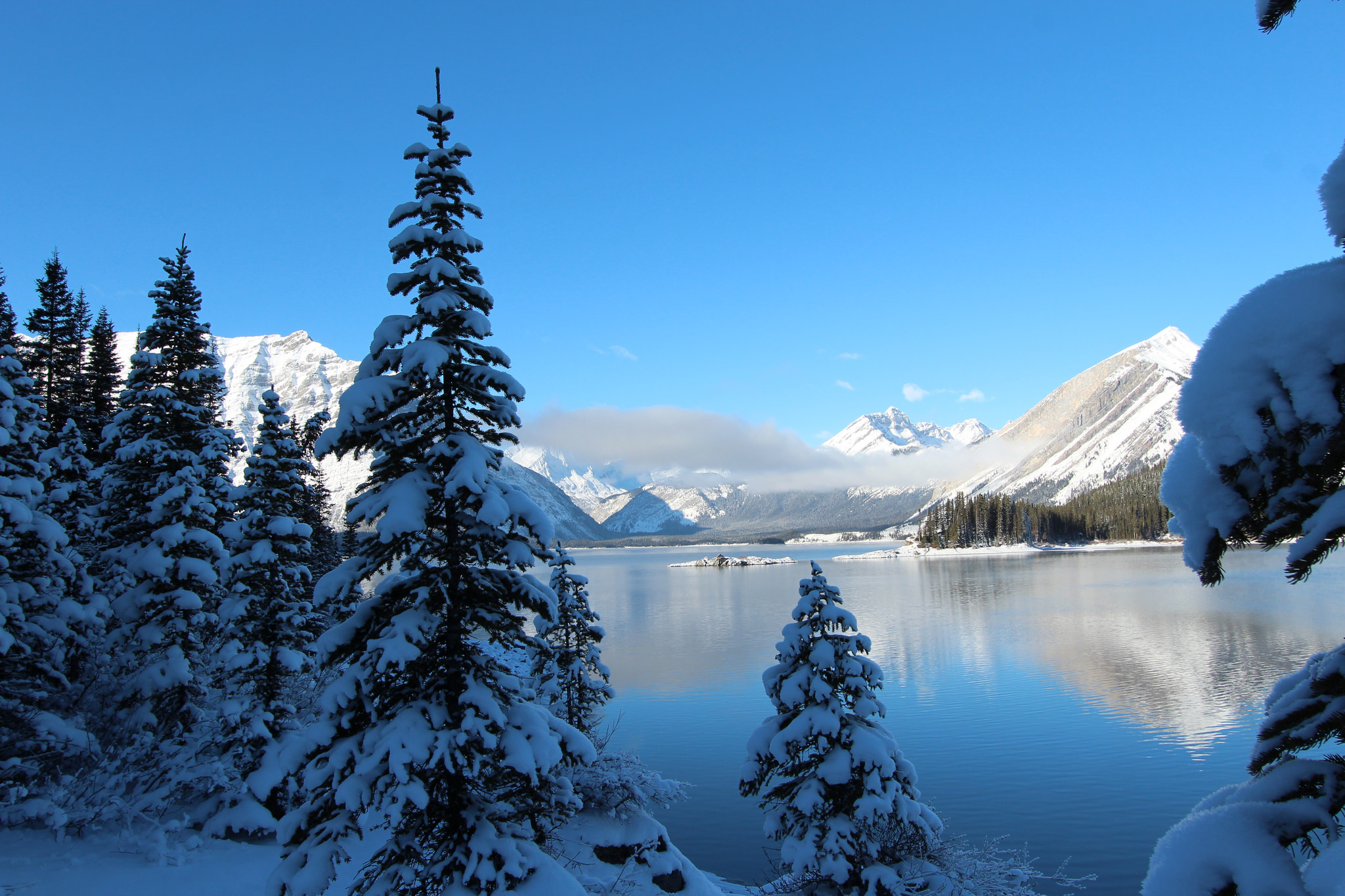 Download mobile wallpaper Winter, Mountains, Snow, Lake, Nature for free.