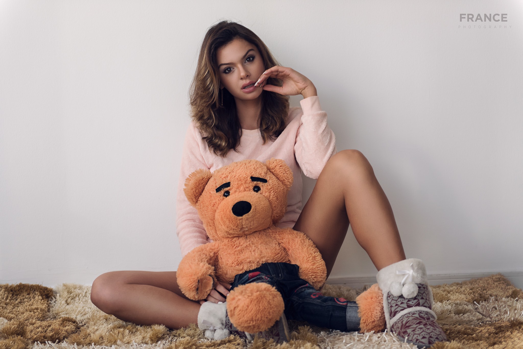 Free download wallpaper Teddy Bear, Brunette, Model, Women, Brown Eyes on your PC desktop