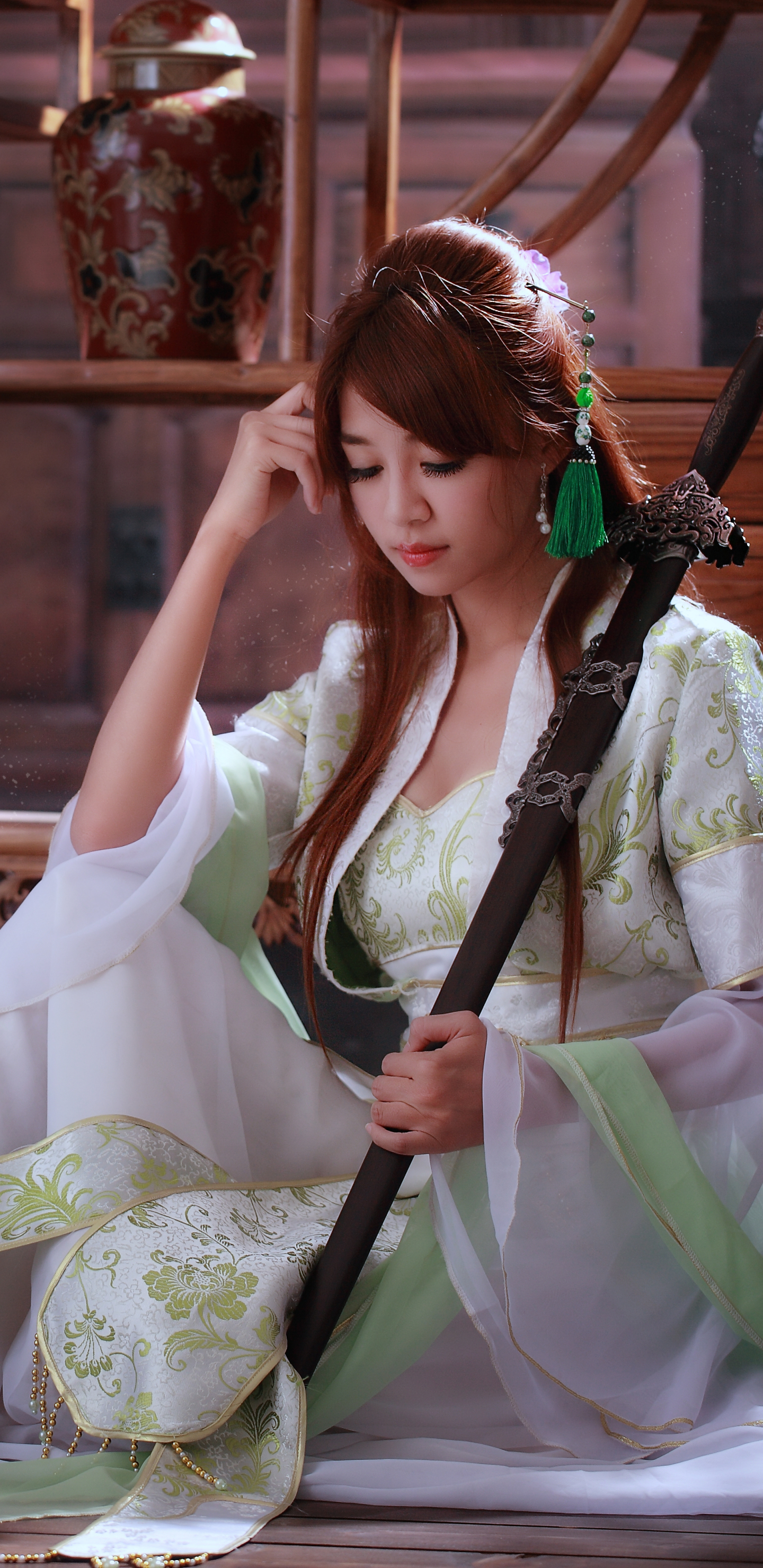 Download mobile wallpaper Vase, Women, Sword, Asian, National Dress, Xiǎo Zǐ for free.