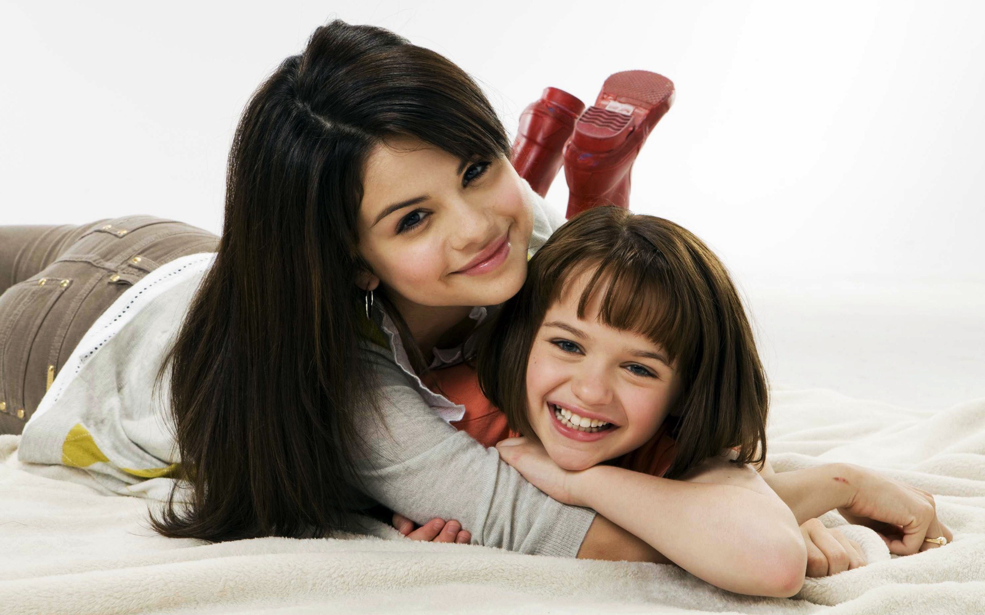 Download mobile wallpaper Music, Selena Gomez for free.