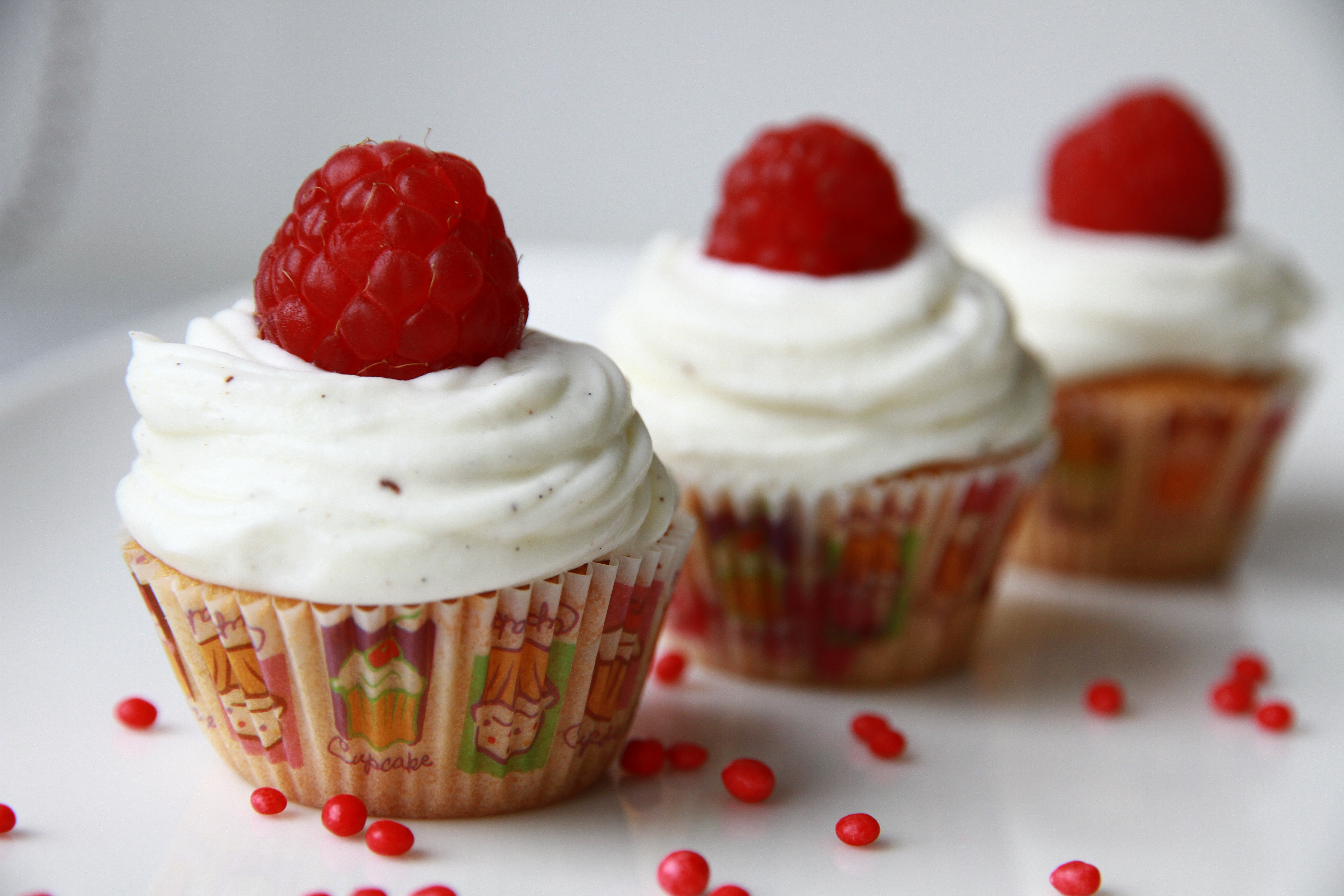 Laden Sie das Himbeere, Cupcake, Nahrungsmittel-Bild kostenlos auf Ihren PC-Desktop herunter