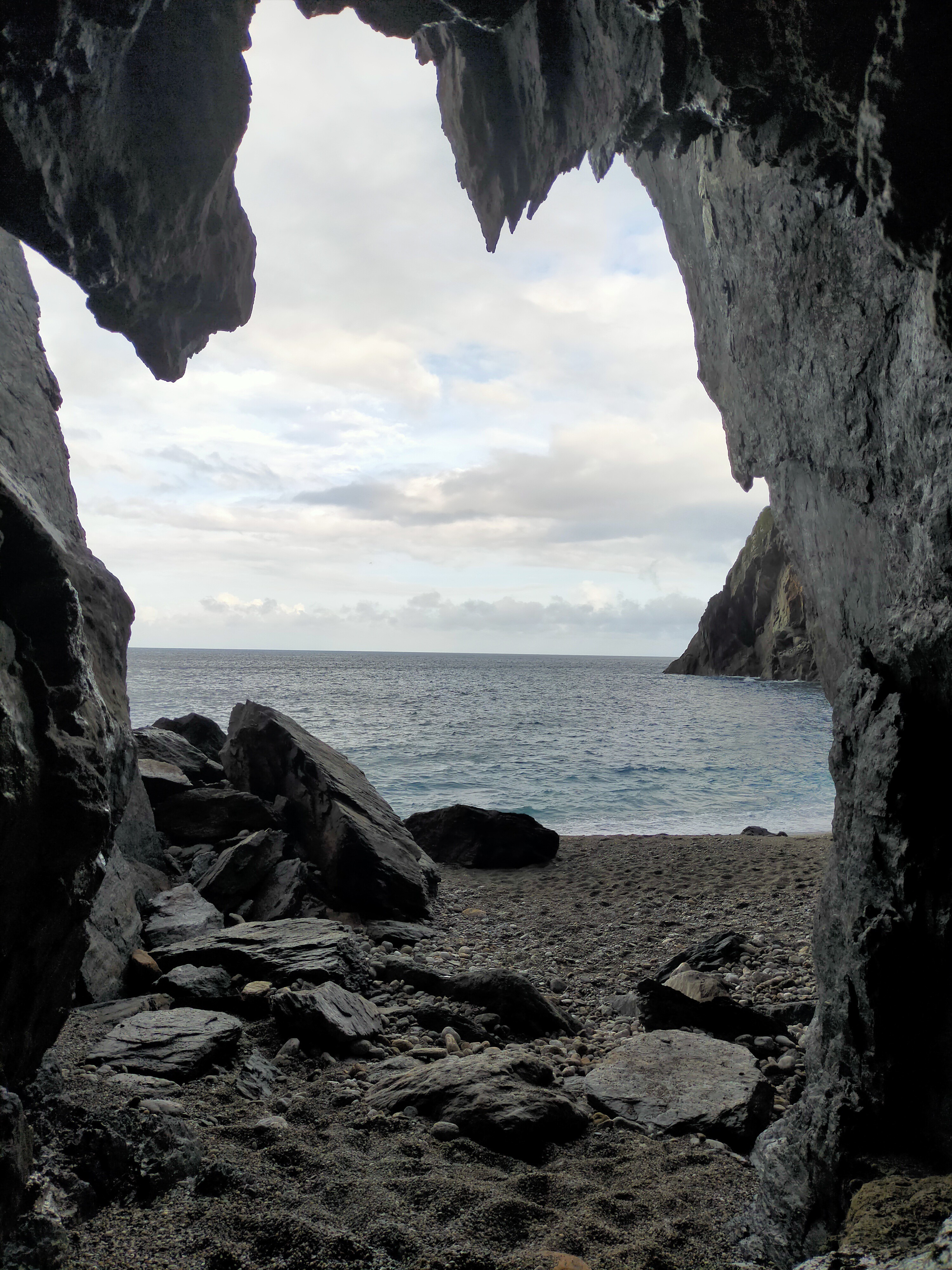 Download mobile wallpaper Arch, Sea, Nature, Horizon, Cave for free.