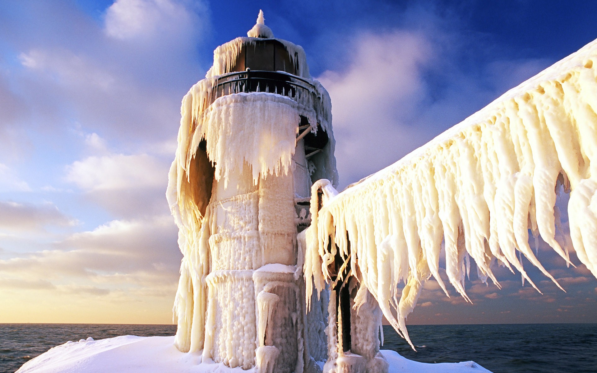 563535壁紙のダウンロードマンメイド, 灯台, ミシガン州, 冬-スクリーンセーバーと写真を無料で