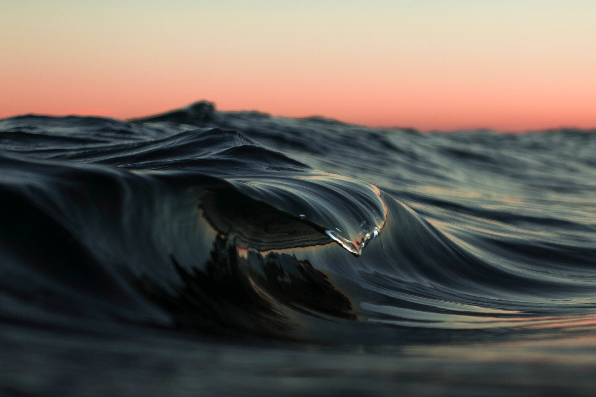 Download mobile wallpaper Nature, Ocean, Earth, Dusk, Wave for free.