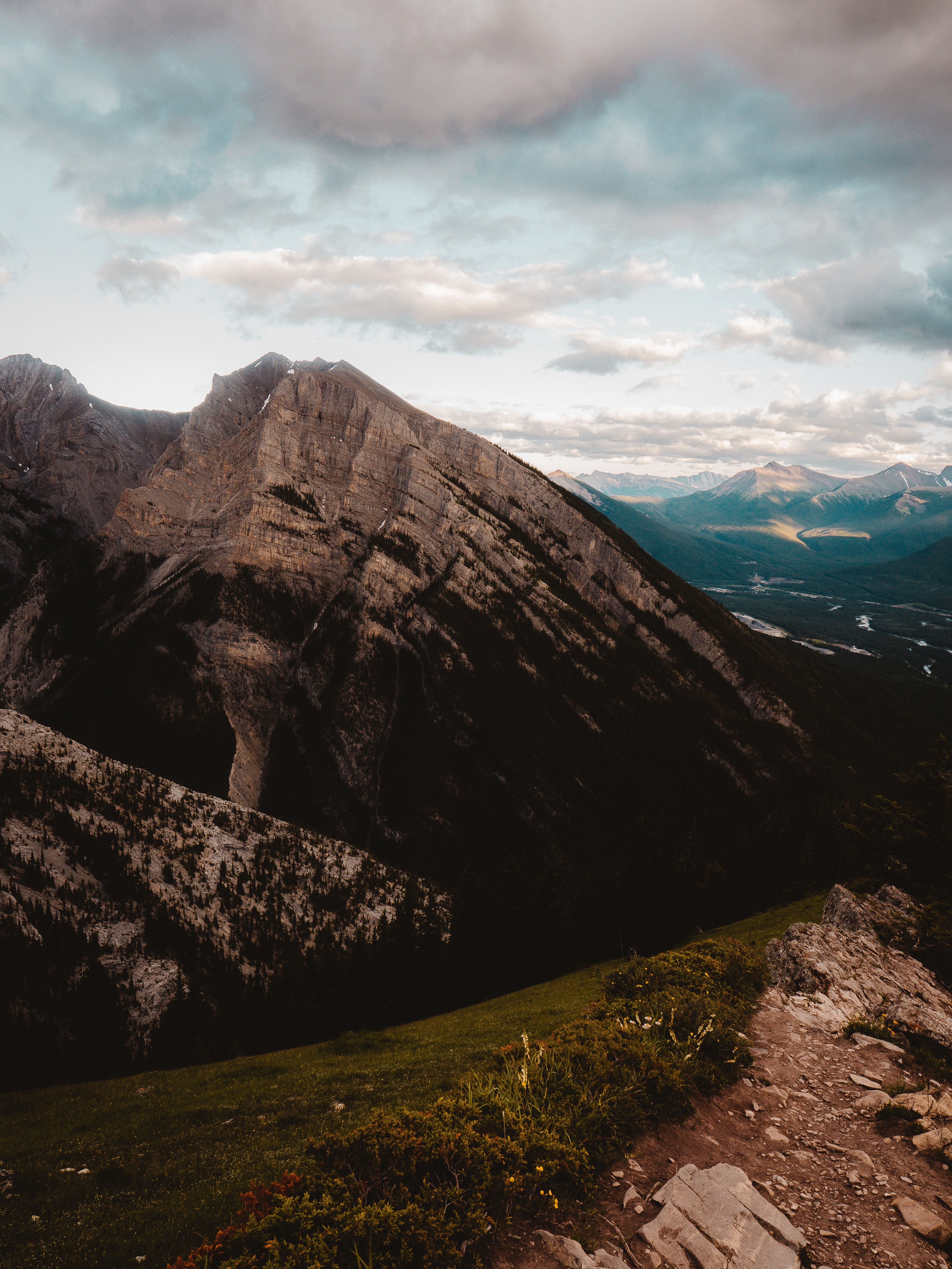 Free download wallpaper Nature, Sky, Mountains, Rocks, Vertex, Slope, Tops on your PC desktop