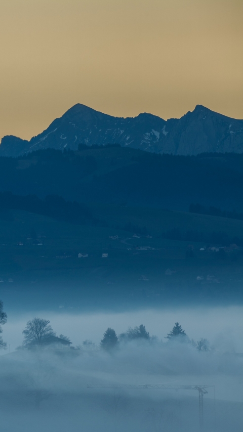 Handy-Wallpaper Landschaft, Natur, Berg, Baum, Nebel, Gebirge, Erde/natur kostenlos herunterladen.