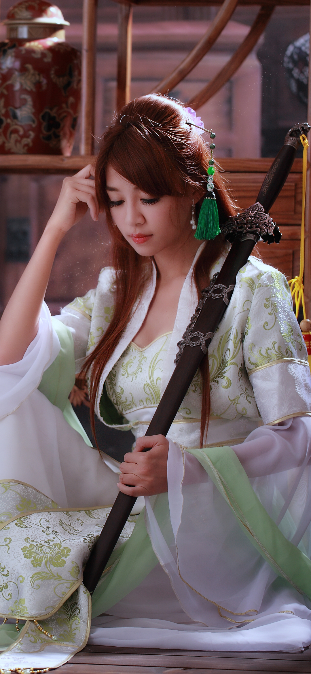 Handy-Wallpaper Frauen, Schwert, Asiatisch, Asiatinnen, Nationaltracht, Xiǎo Zǐ kostenlos herunterladen.