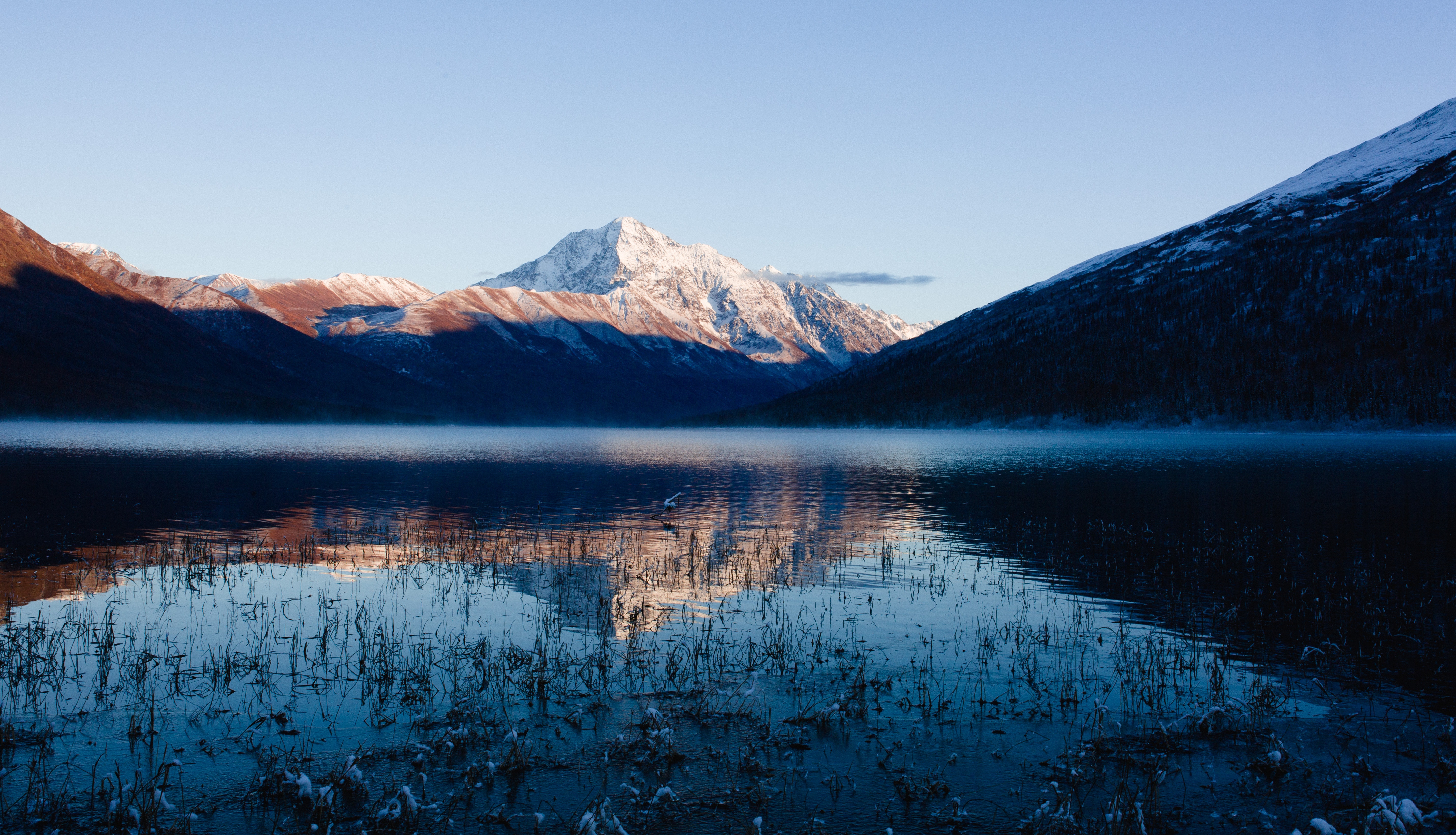 Téléchargez gratuitement l'image Nature, Montagne, Couvert De Neige, Eau, Herbe, Snowbound, Lac sur le bureau de votre PC