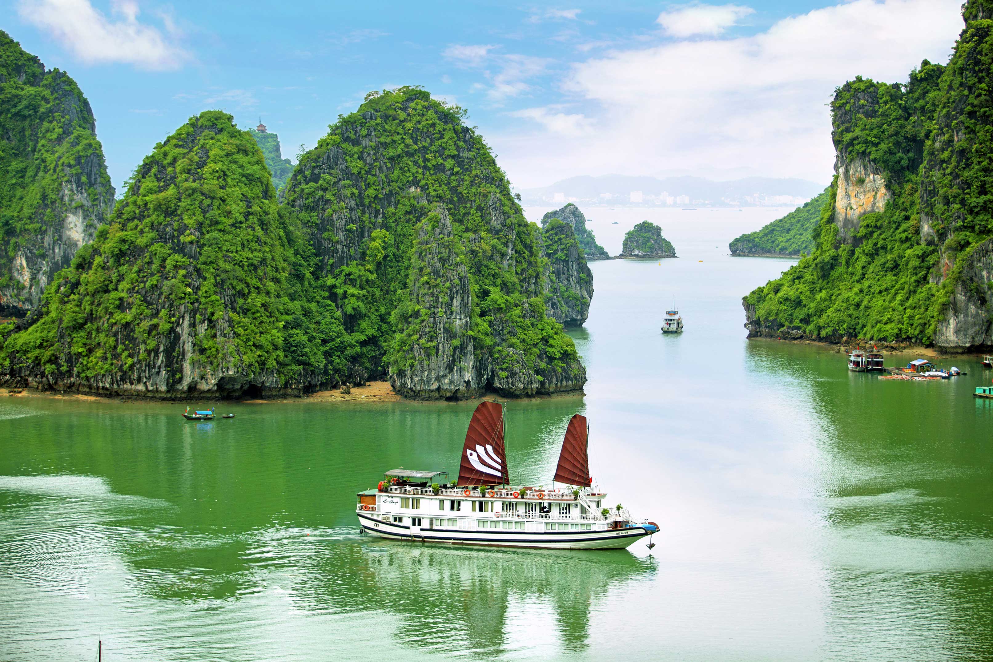Free download wallpaper Boat, Bay, Vietnam, Vehicles on your PC desktop