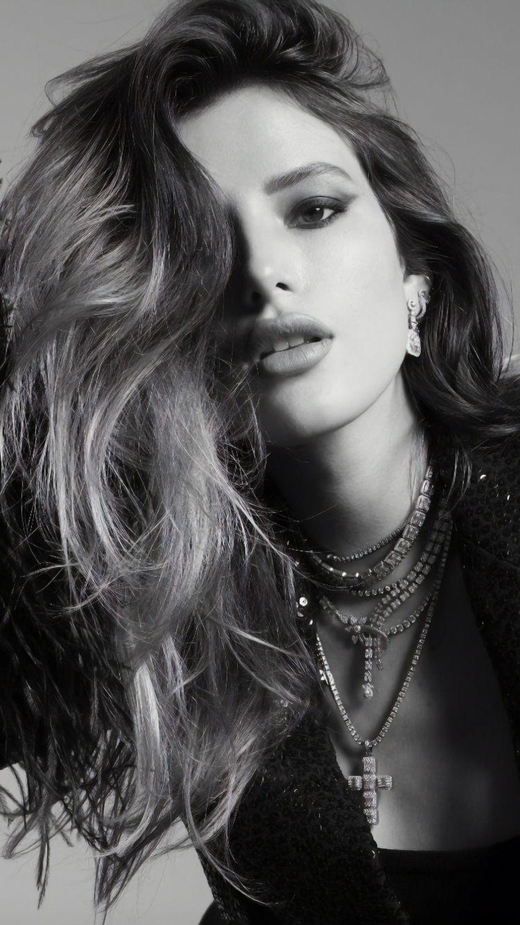 Download mobile wallpaper American, Celebrity, Black & White, Actress, Bella Thorne for free.