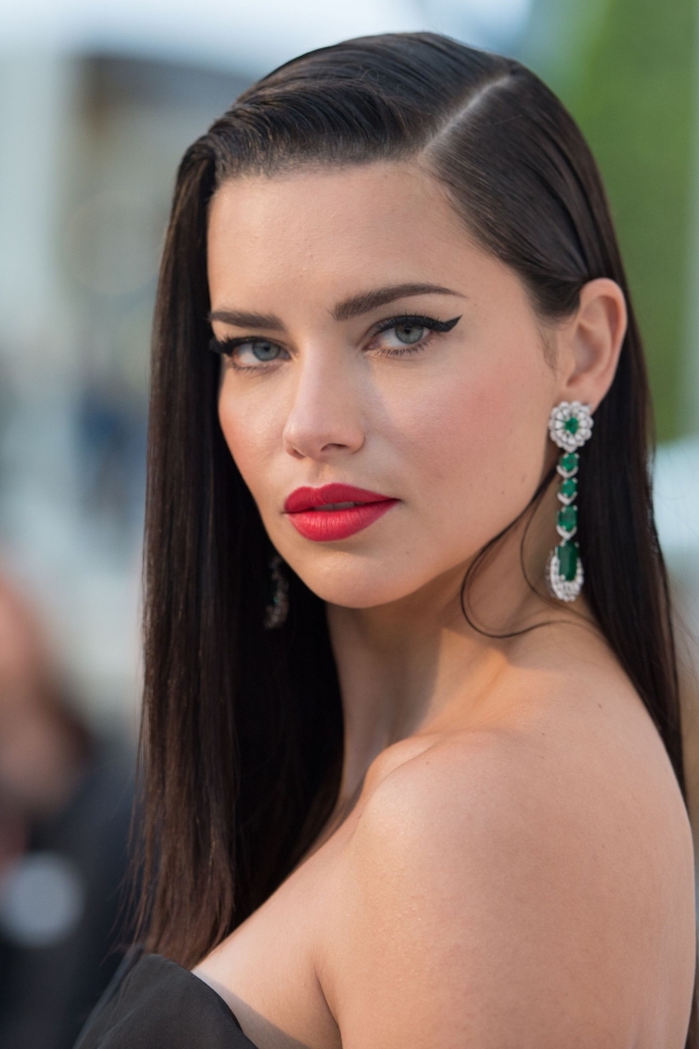 Download mobile wallpaper Model, Earrings, Celebrity, Black Hair, Lipstick, Adriana Lima, Brazilian for free.