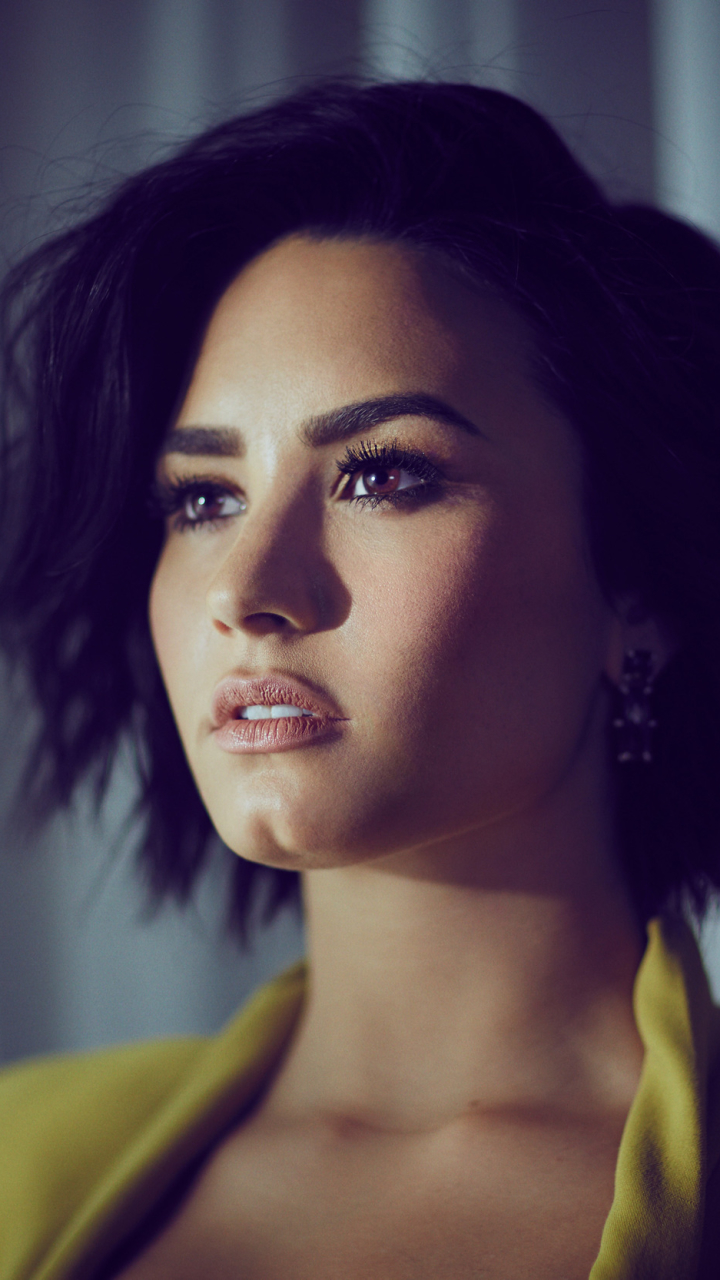 Download mobile wallpaper Music, Singer, Face, Brunette, American, Brown Eyes, Demi Lovato for free.