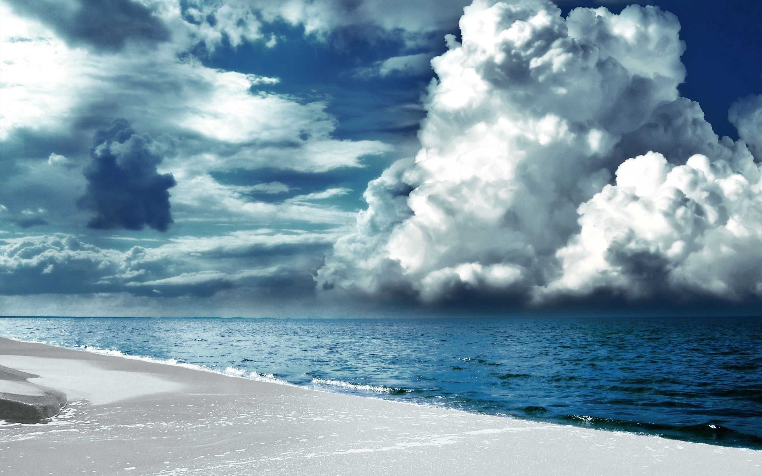 136396 скачать обои белый, природа, объемные, облака, пляж, песок, берег - заставки и картинки бесплатно