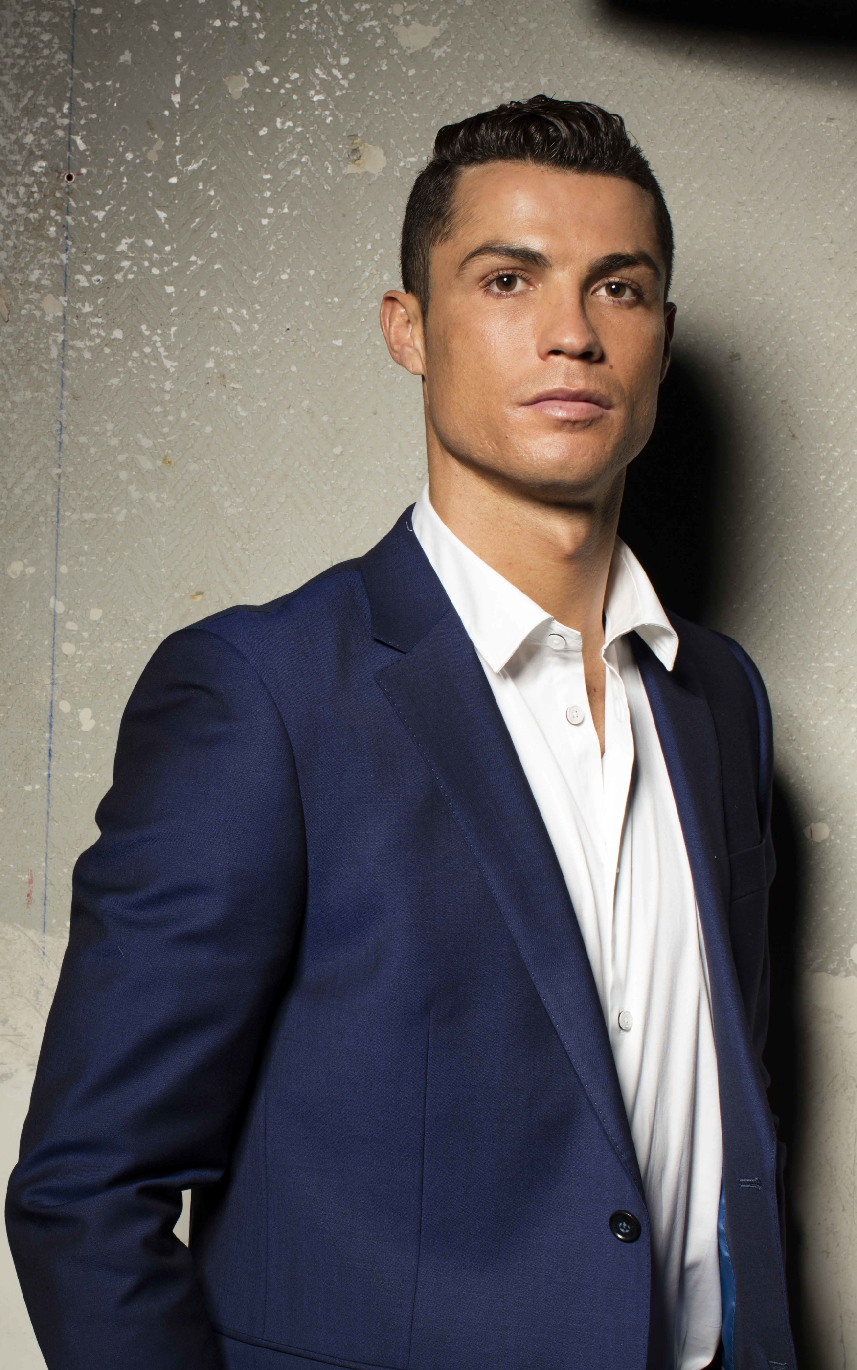 Download mobile wallpaper Sports, Cristiano Ronaldo, Suit, Soccer, Portuguese for free.