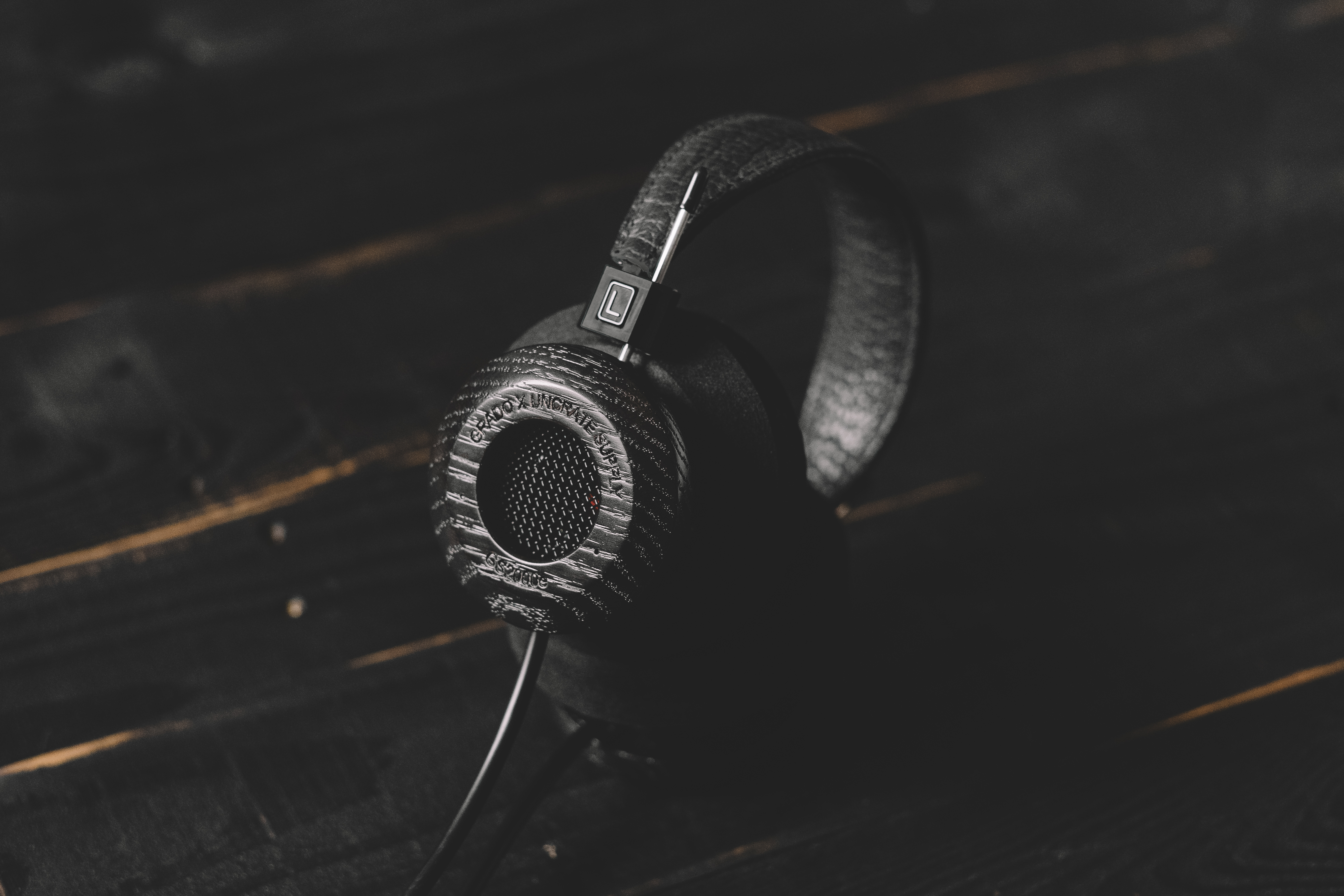 music, dark, headphones, stylish, audio Image for desktop