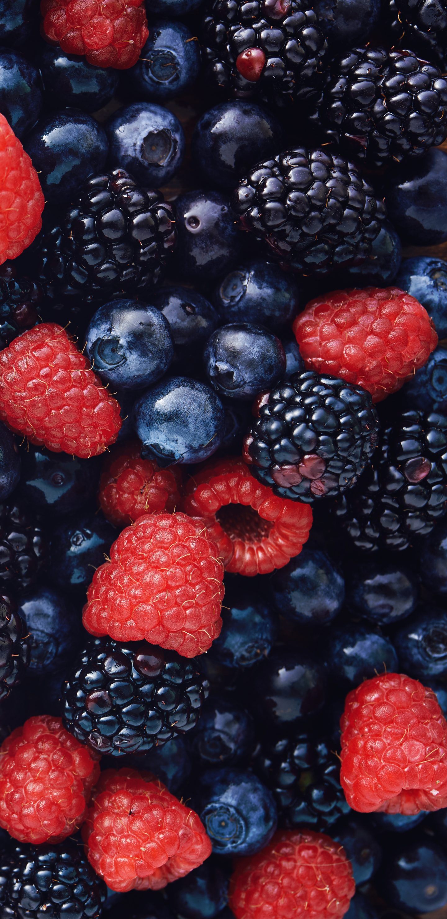 1323116 Hintergrundbild herunterladen nahrungsmittel, frucht, blaubeere, heidelbeere, himbeere, obst, brombeere - Bildschirmschoner und Bilder kostenlos