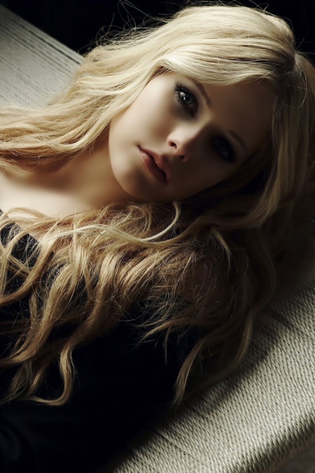 Download mobile wallpaper Music, Avril Lavigne, Singer, Blonde for free.