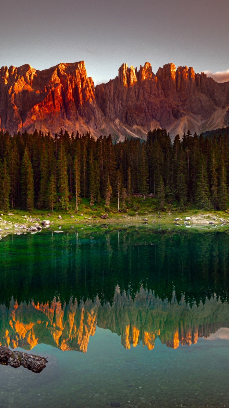 Скачать картинку Природа, Гора, Озеро, Отражение, Лес, Земля/природа в телефон бесплатно.