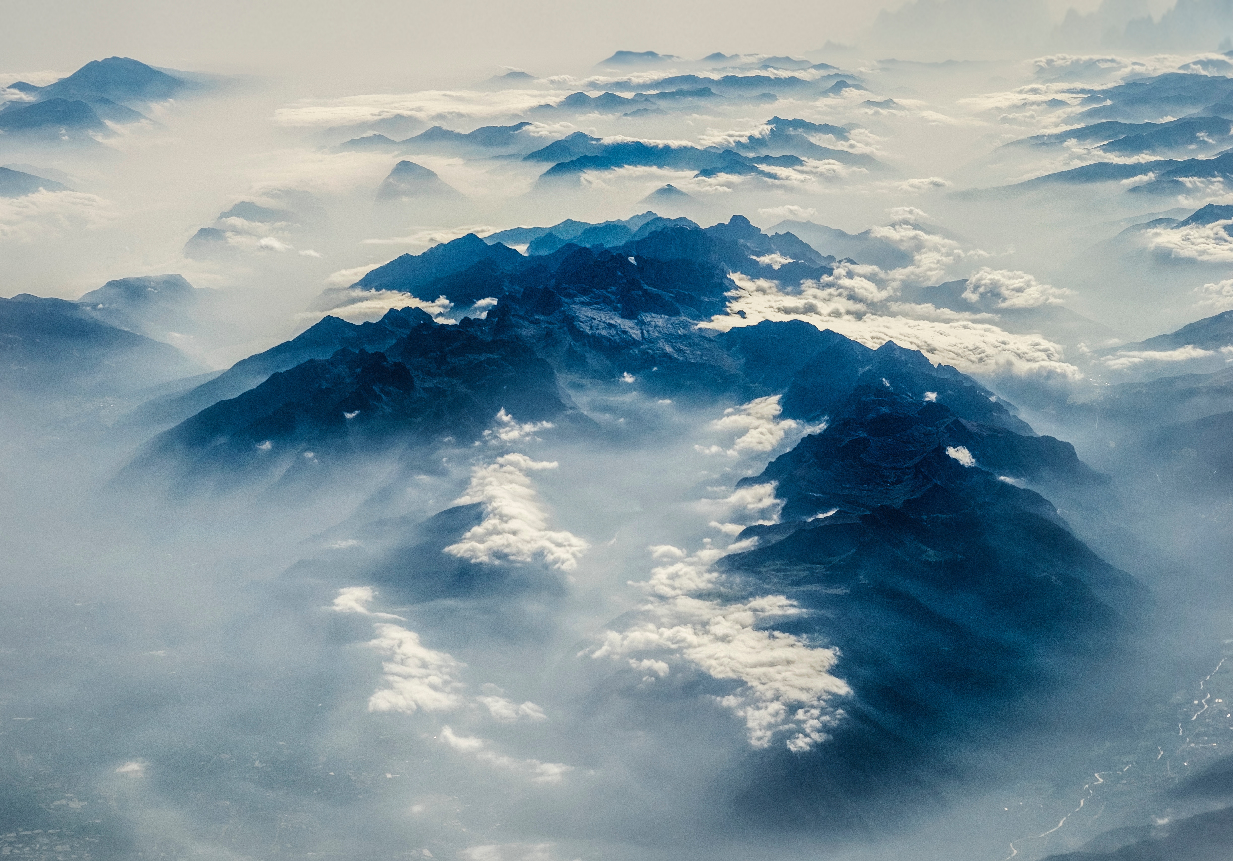 Скачать обои бесплатно Вид Сверху, Горы, Природа, Альпы, Облака картинка на рабочий стол ПК