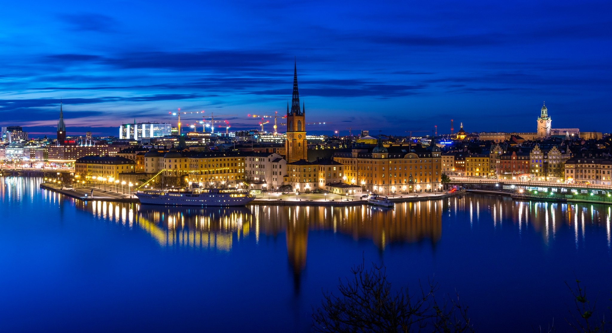Скачать картинку Города, Стокгольм, Швеция, Сделано Человеком в телефон бесплатно.