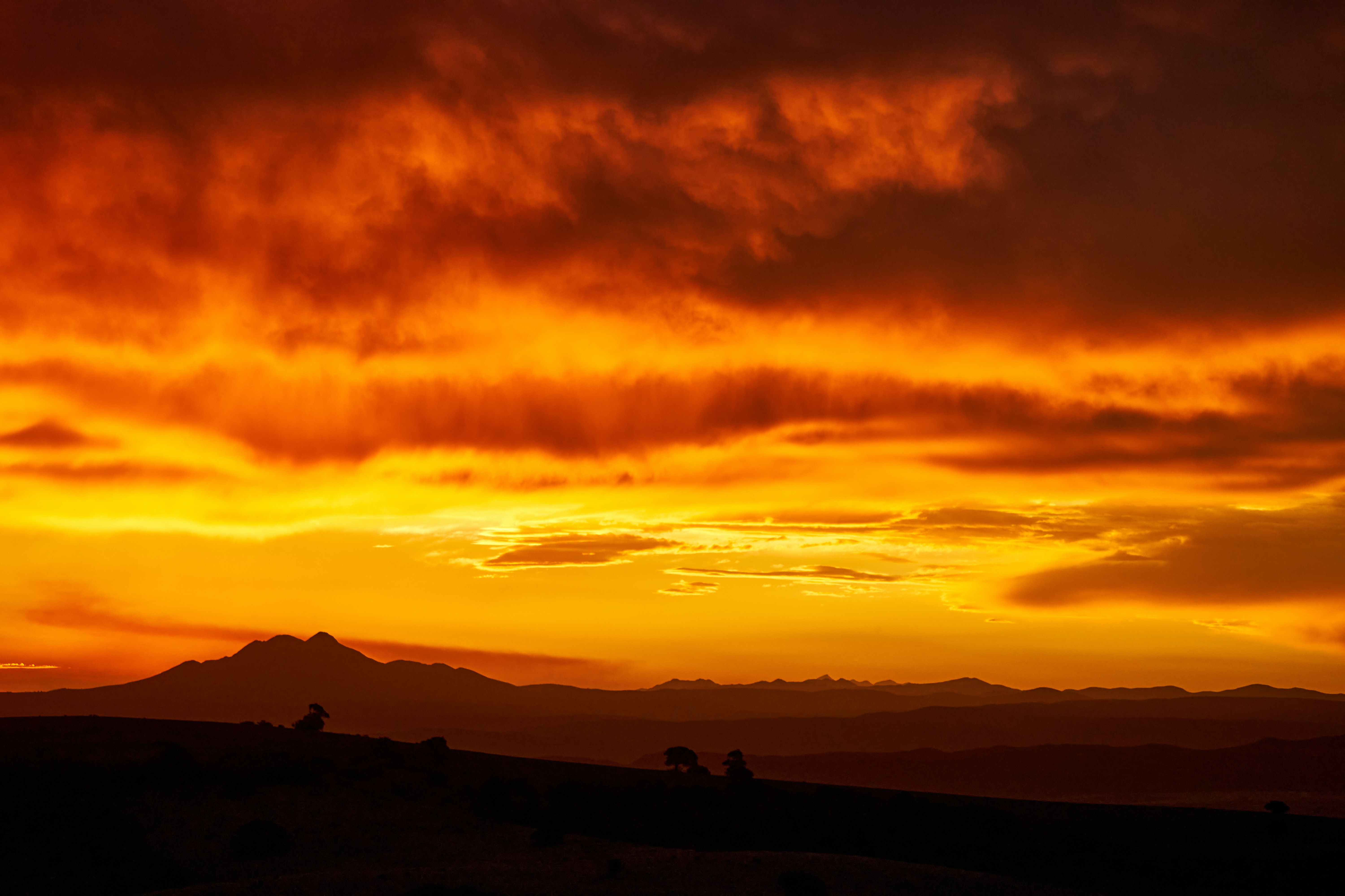 Laden Sie das Sunset, Sky, Mountains, Silhouette, Natur-Bild kostenlos auf Ihren PC-Desktop herunter