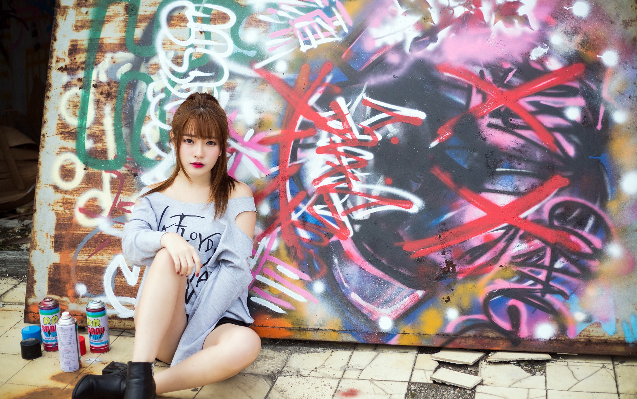Free download wallpaper Graffiti, Brunette, Model, Women, Asian, Lipstick on your PC desktop
