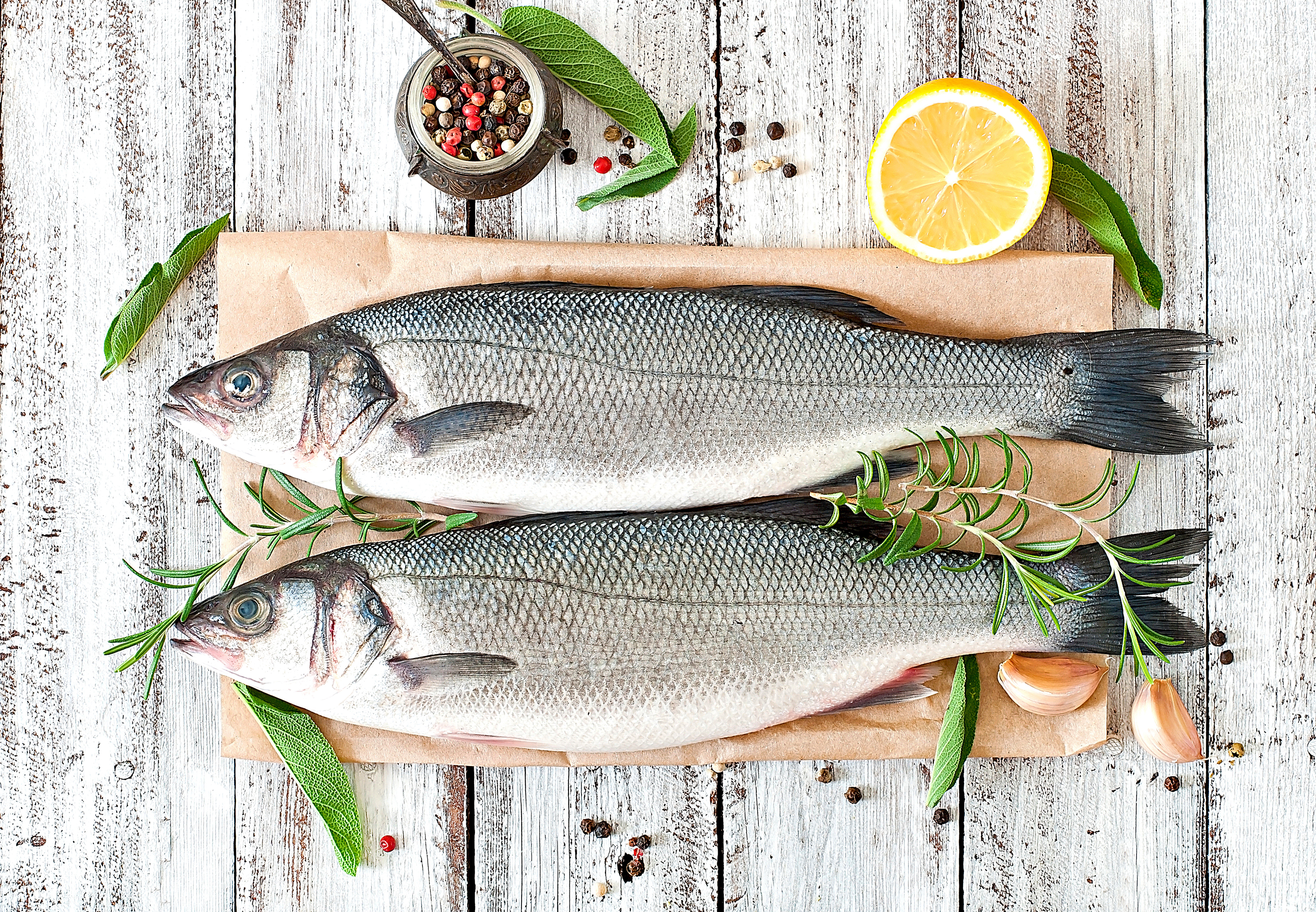 Handy-Wallpaper Fisch, Meeresfrüchte, Nahrungsmittel, Stillleben kostenlos herunterladen.