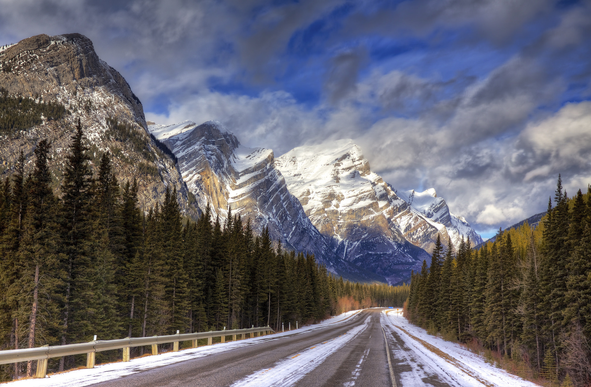 Descarga gratis la imagen Invierno, Nieve, Montaña, Bosque, Árbol, Carretera, Hecho Por El Hombre en el escritorio de tu PC