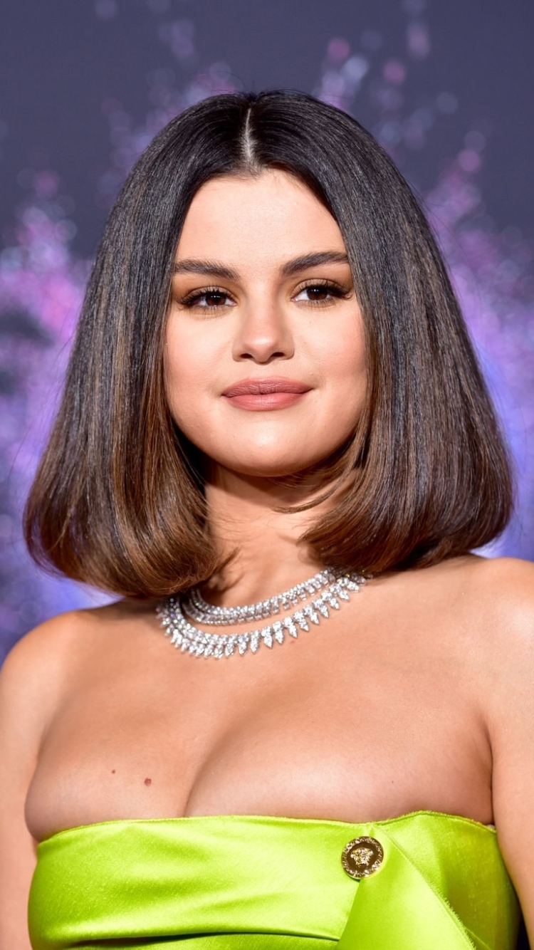 Download mobile wallpaper Music, Selena Gomez, Singer, American, Necklace for free.