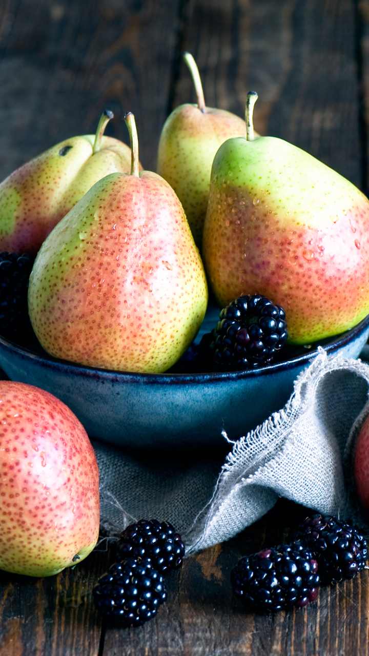 Handy-Wallpaper Obst, Brombeere, Frucht, Birne, Nahrungsmittel, Stillleben kostenlos herunterladen.