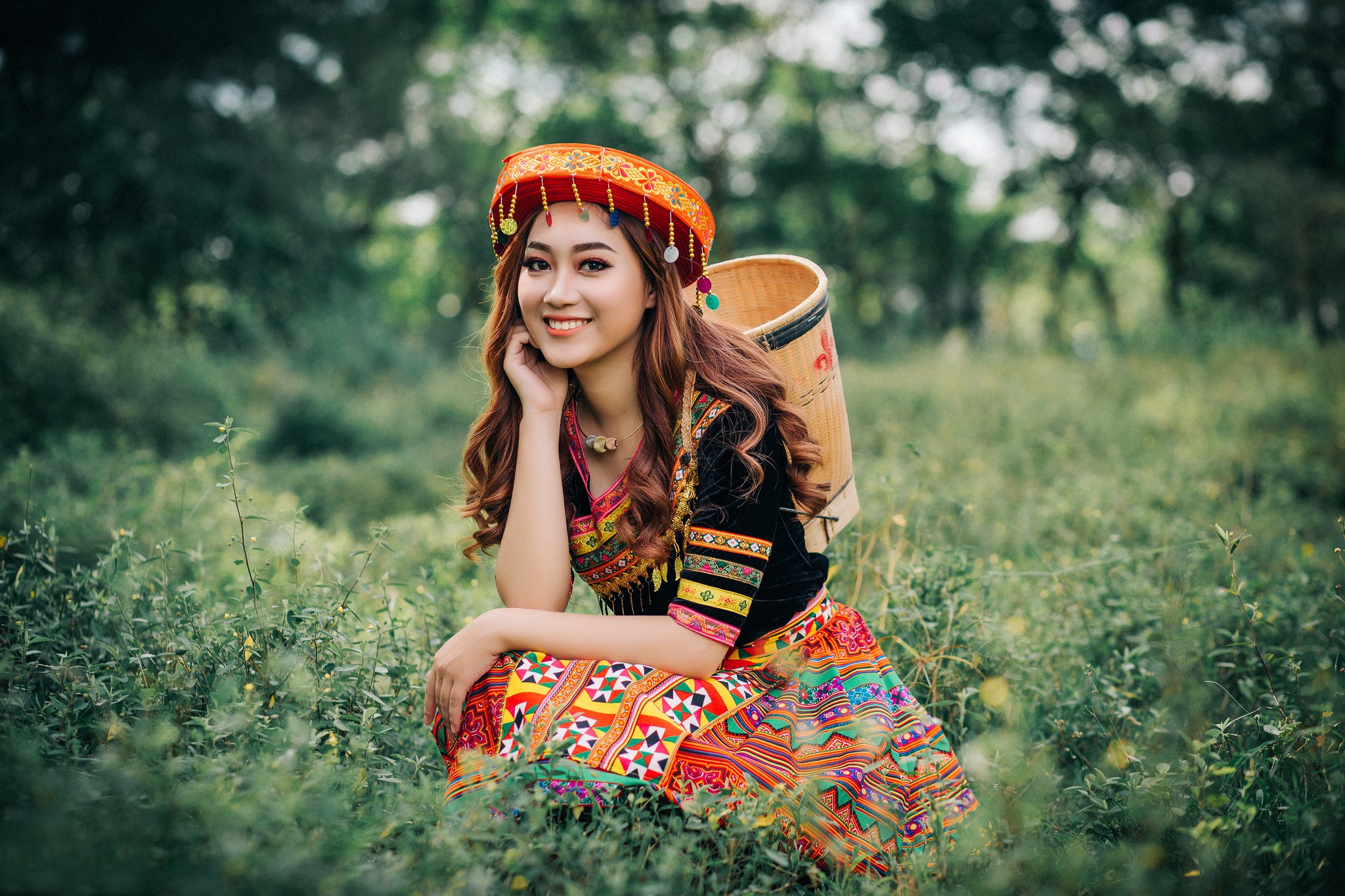 Free download wallpaper Smile, Model, Women, Asian, Brown Eyes, Depth Of Field, Traditional Costume on your PC desktop