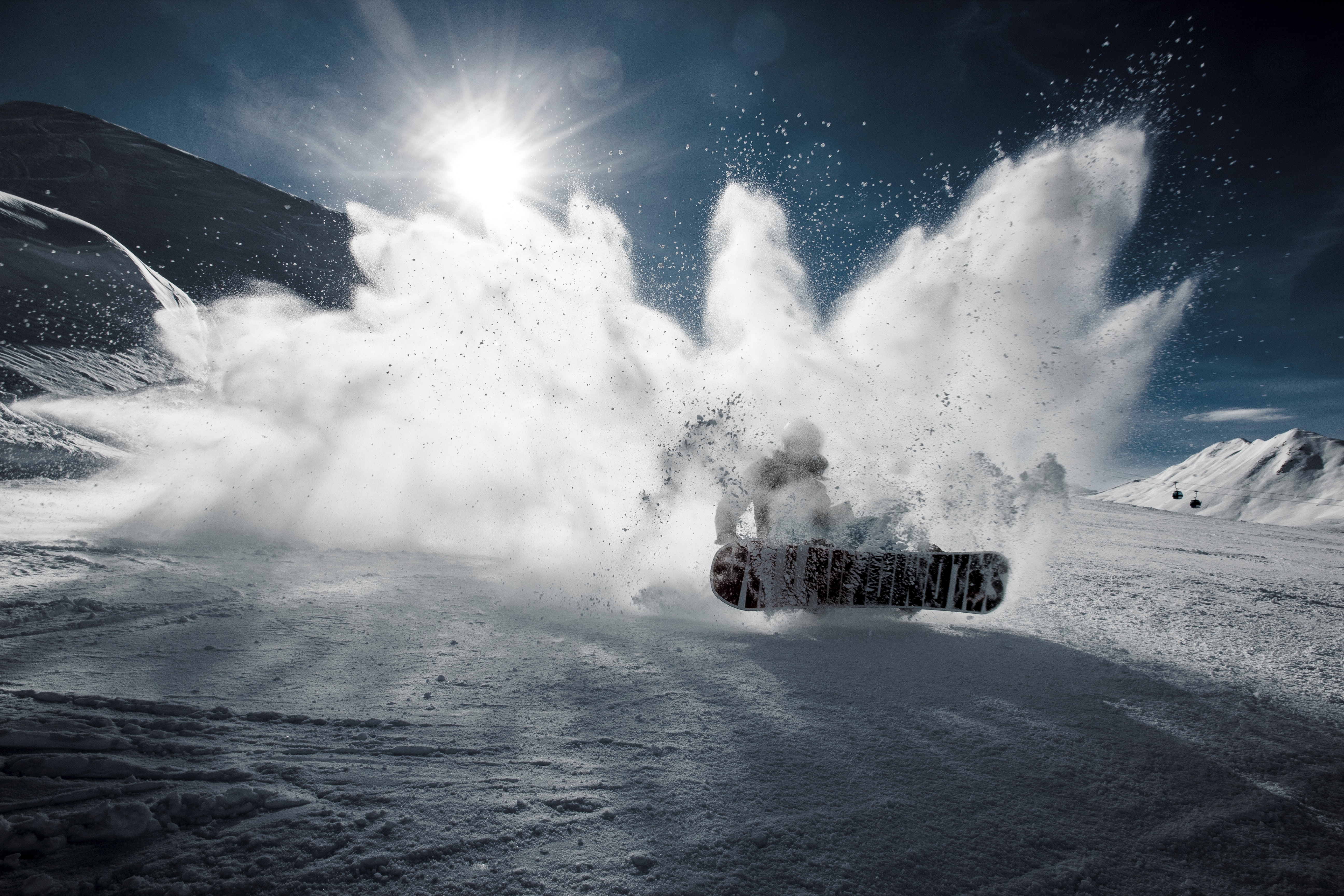 100530 скачать картинку сноубордист, спорт, сноуборд, снег, гора - обои и заставки бесплатно