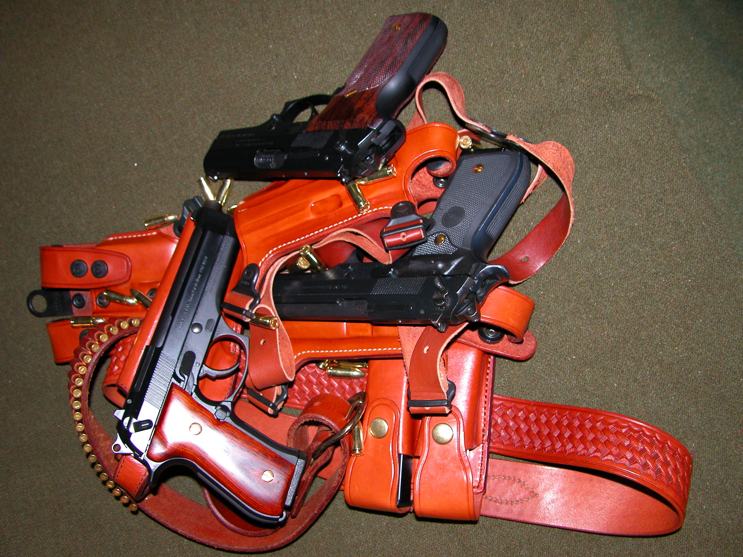 Mobile wallpaper weapons, pistol