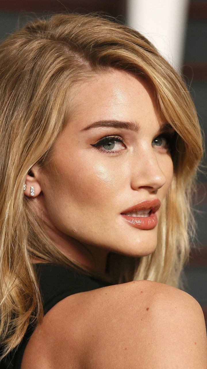 Download mobile wallpaper Blonde, English, Face, Model, Blue Eyes, Celebrity, Actress, Rosie Huntington Whiteley for free.