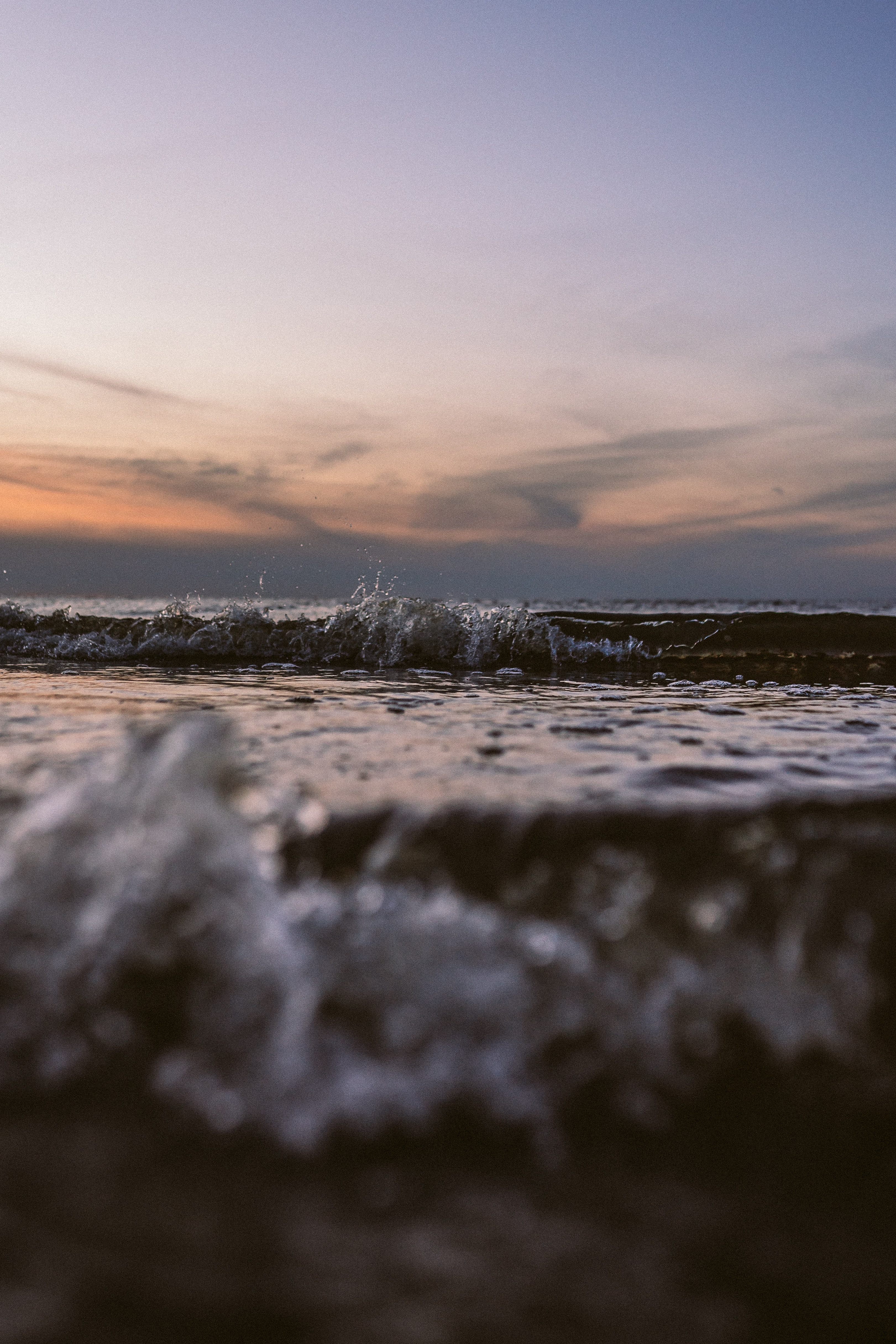Free download wallpaper Horizon, Sunset, Waves, Splash, Nature on your PC desktop