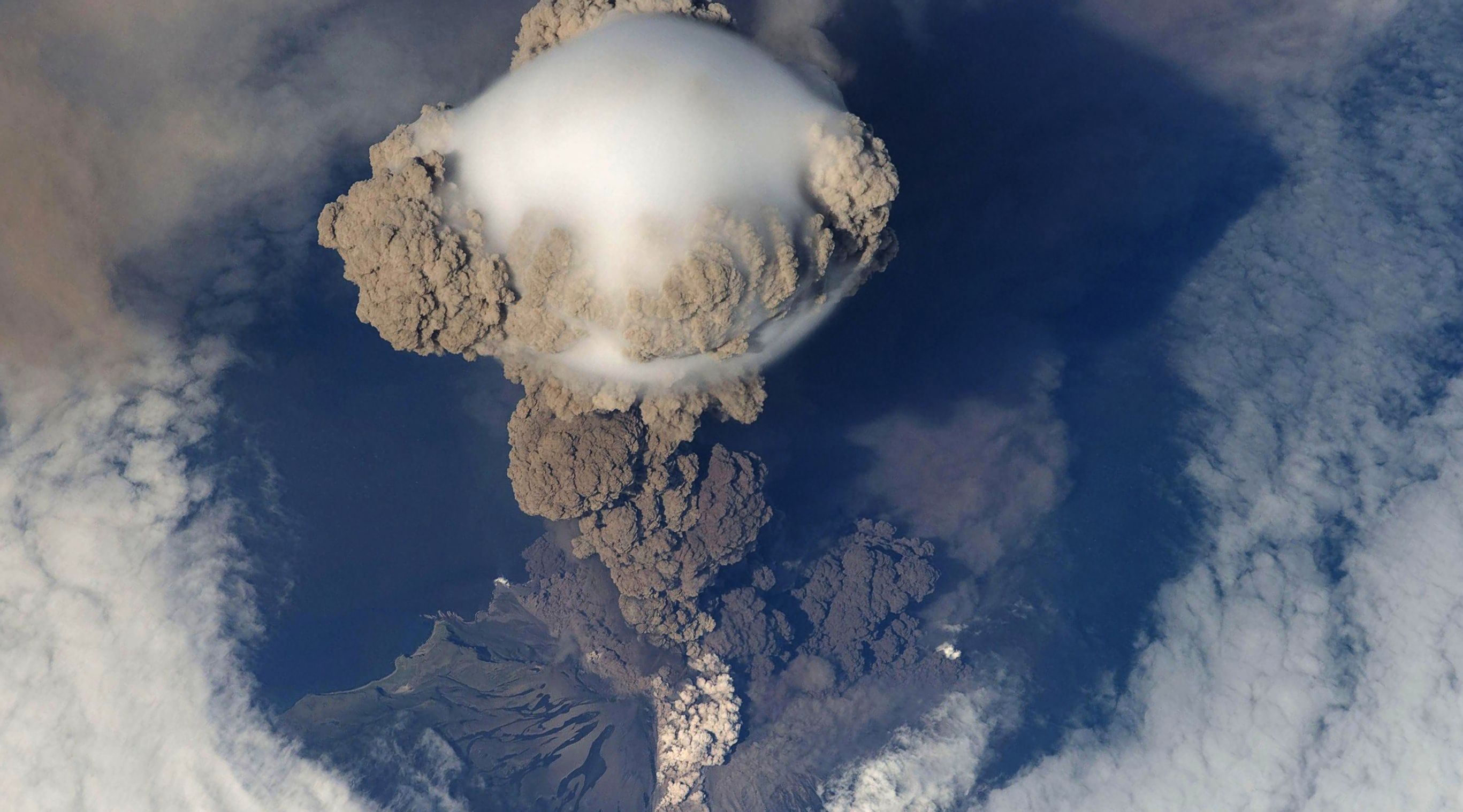 Free download wallpaper Earth, Volcano, Volcanoes on your PC desktop