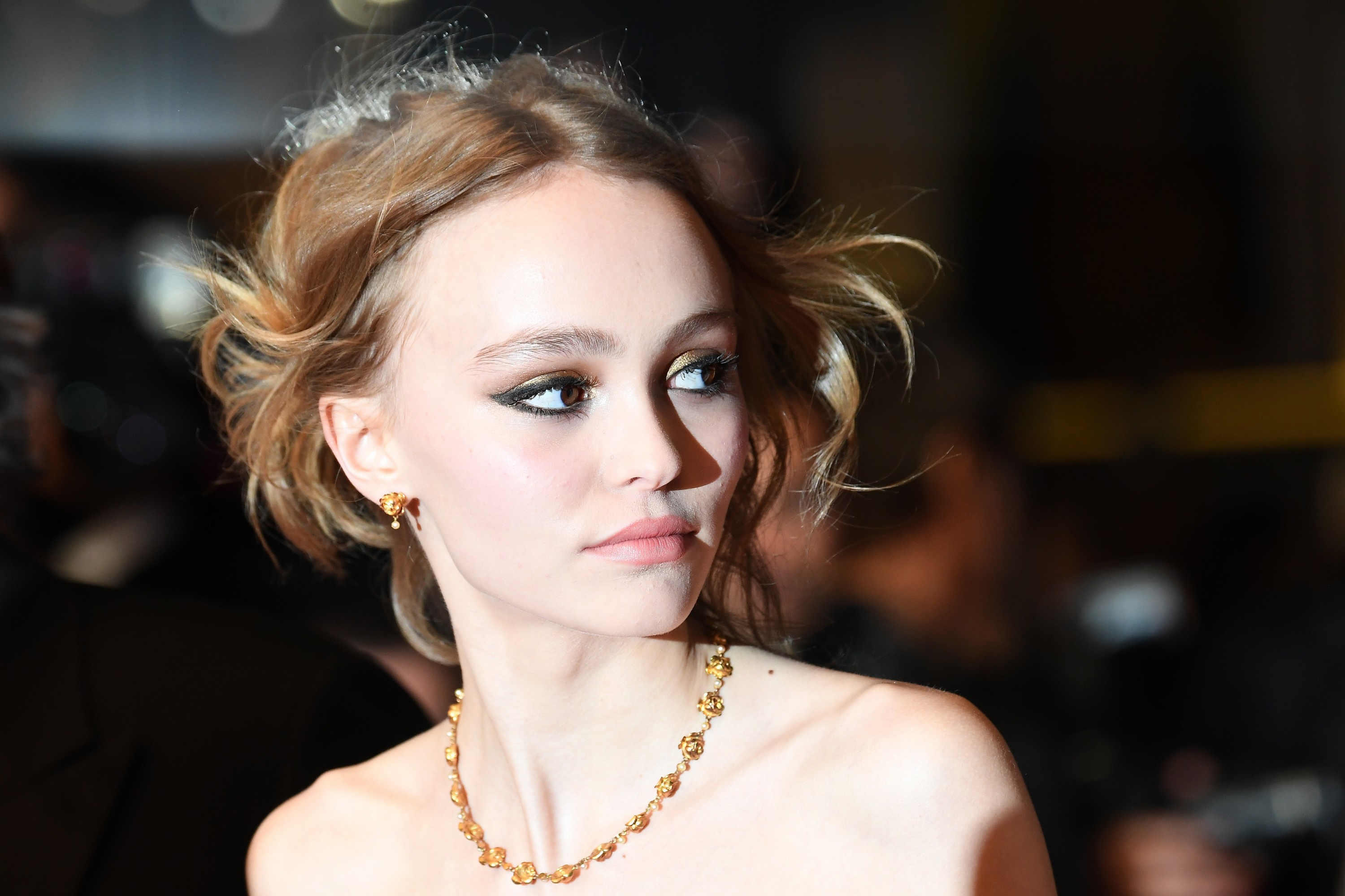 Download mobile wallpaper Face, Model, Necklace, Celebrity, Brown Eyes, Actress, French, Lily Rose Depp for free.
