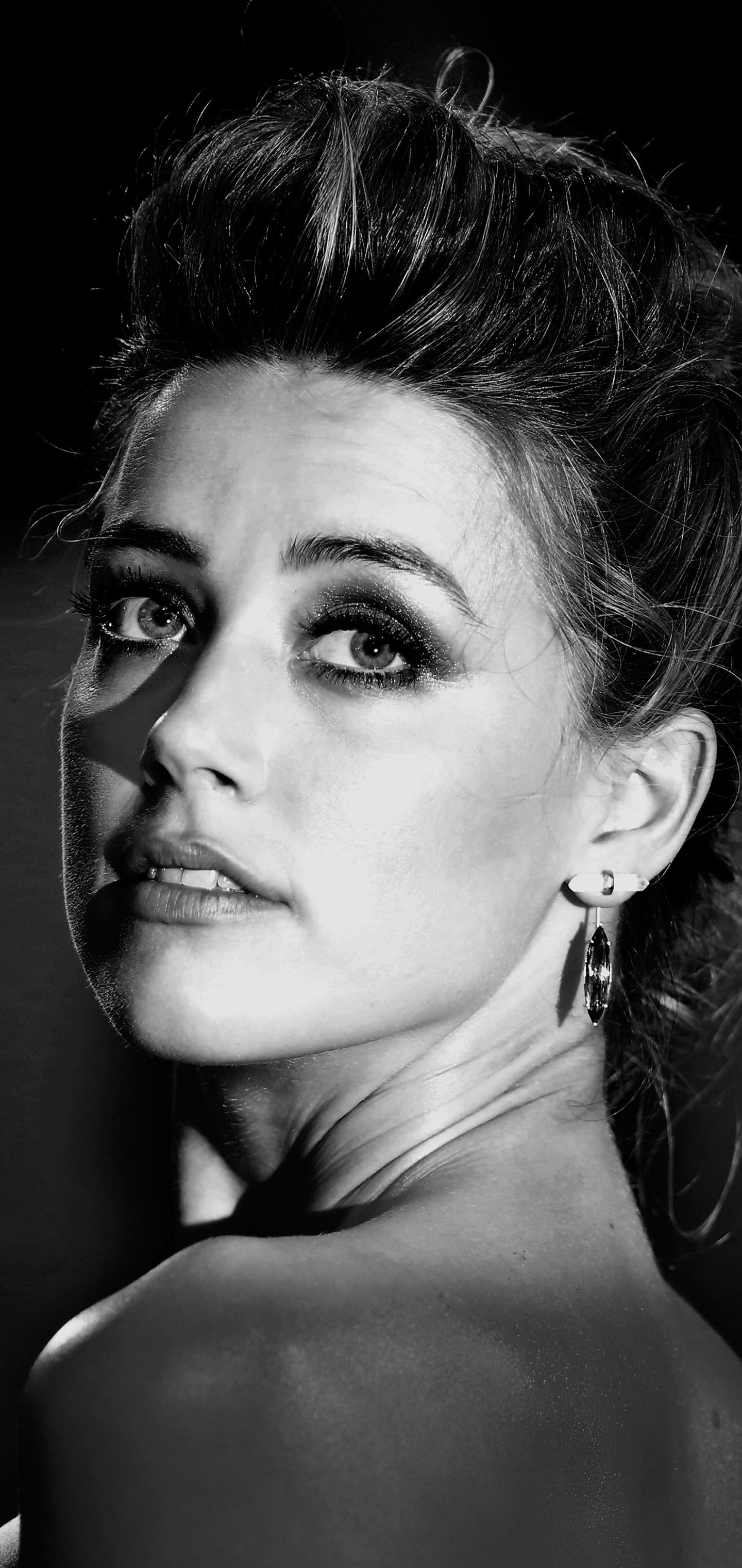 Download mobile wallpaper Monochrome, Celebrity, Amber Heard for free.