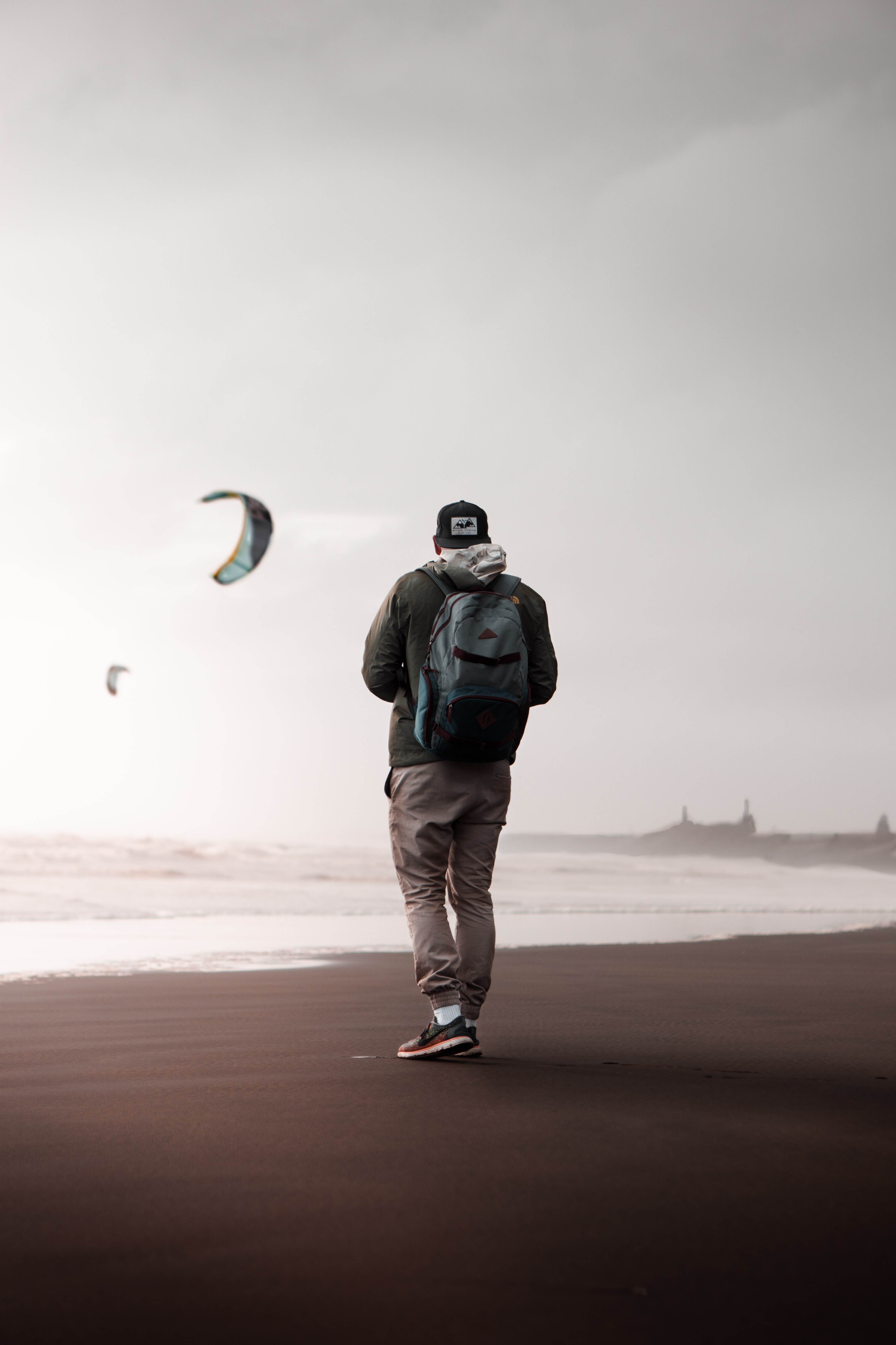 miscellanea, alone, lonely, coast, miscellaneous, style, human, person, loneliness, paragliders Phone Background
