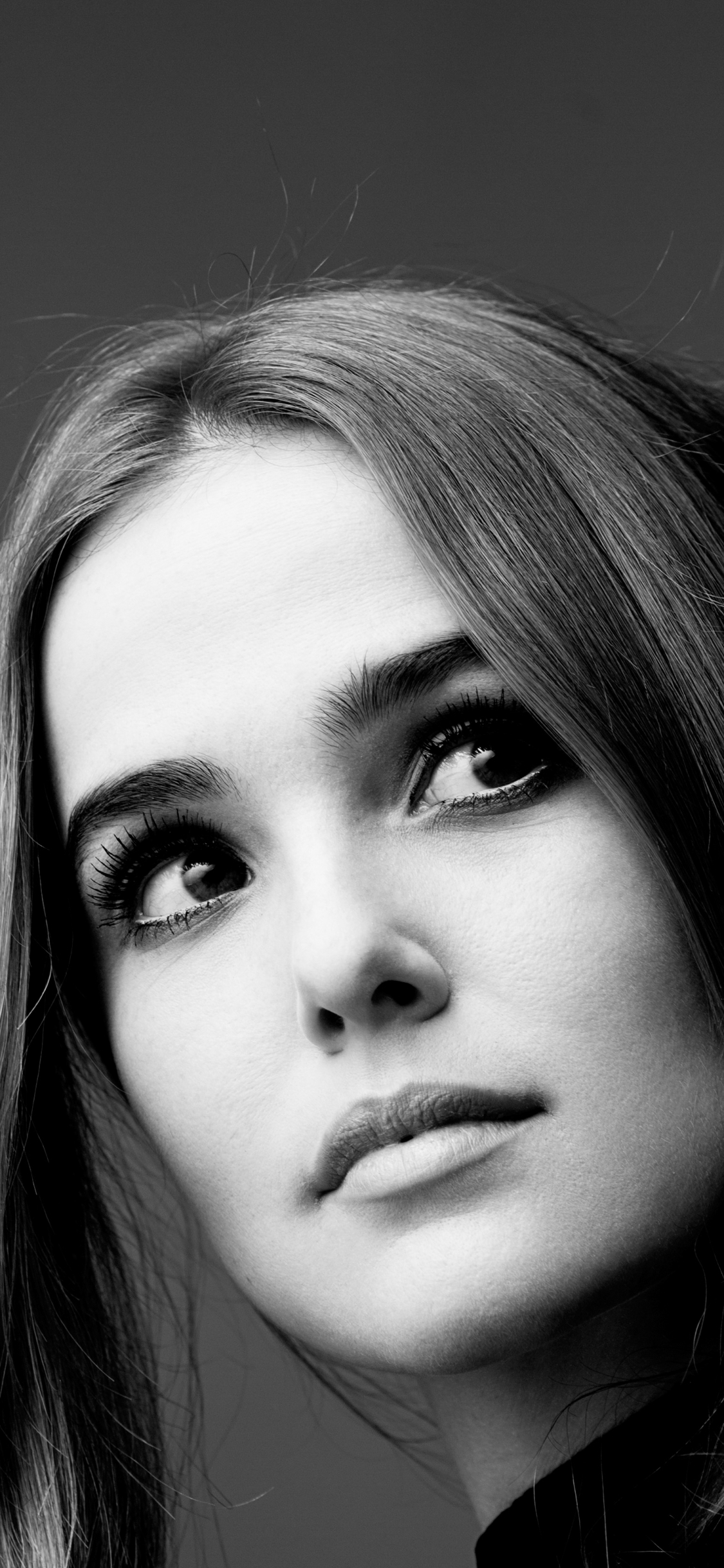Download mobile wallpaper Face, Brunette, American, Celebrity, Black & White, Actress, Zoey Deutch for free.