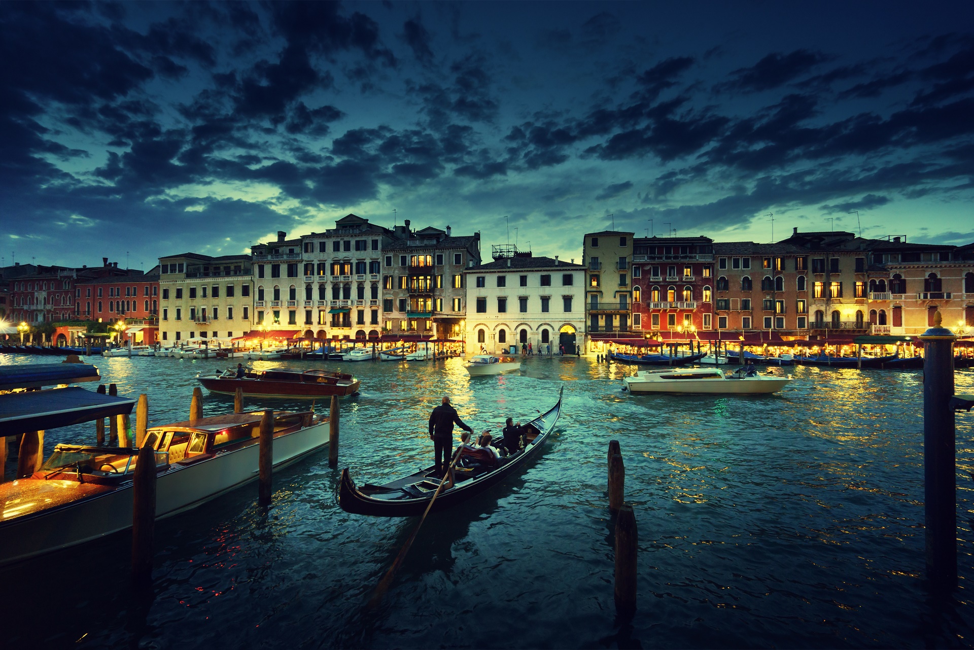 Скачать картинку Венеция, Италия, Города, Сделано Человеком в телефон бесплатно.