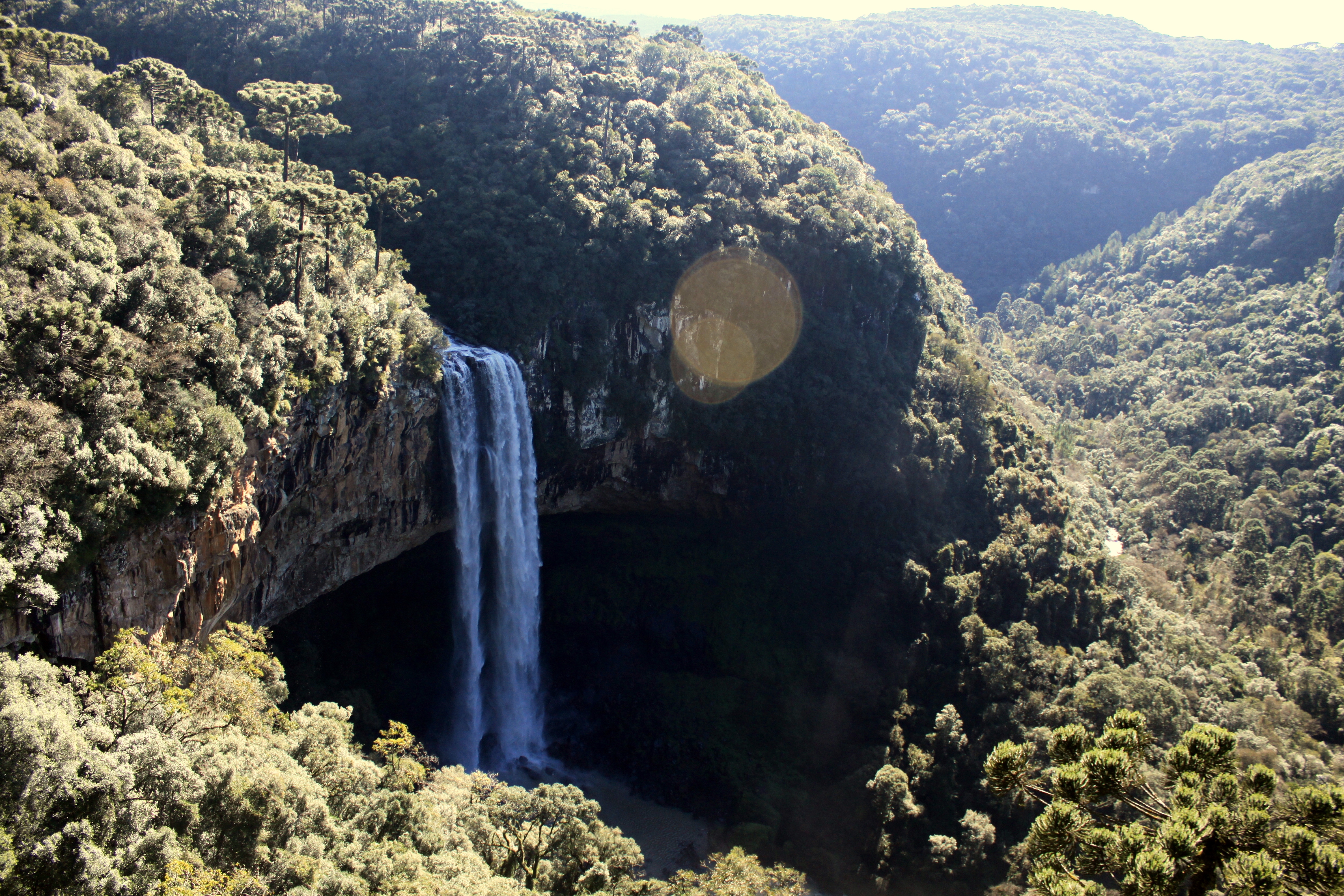 Handy-Wallpaper Natur, Wasserfälle, Wasserfall, Wald, Brasilien, Erde/natur, Caracol Fälle kostenlos herunterladen.