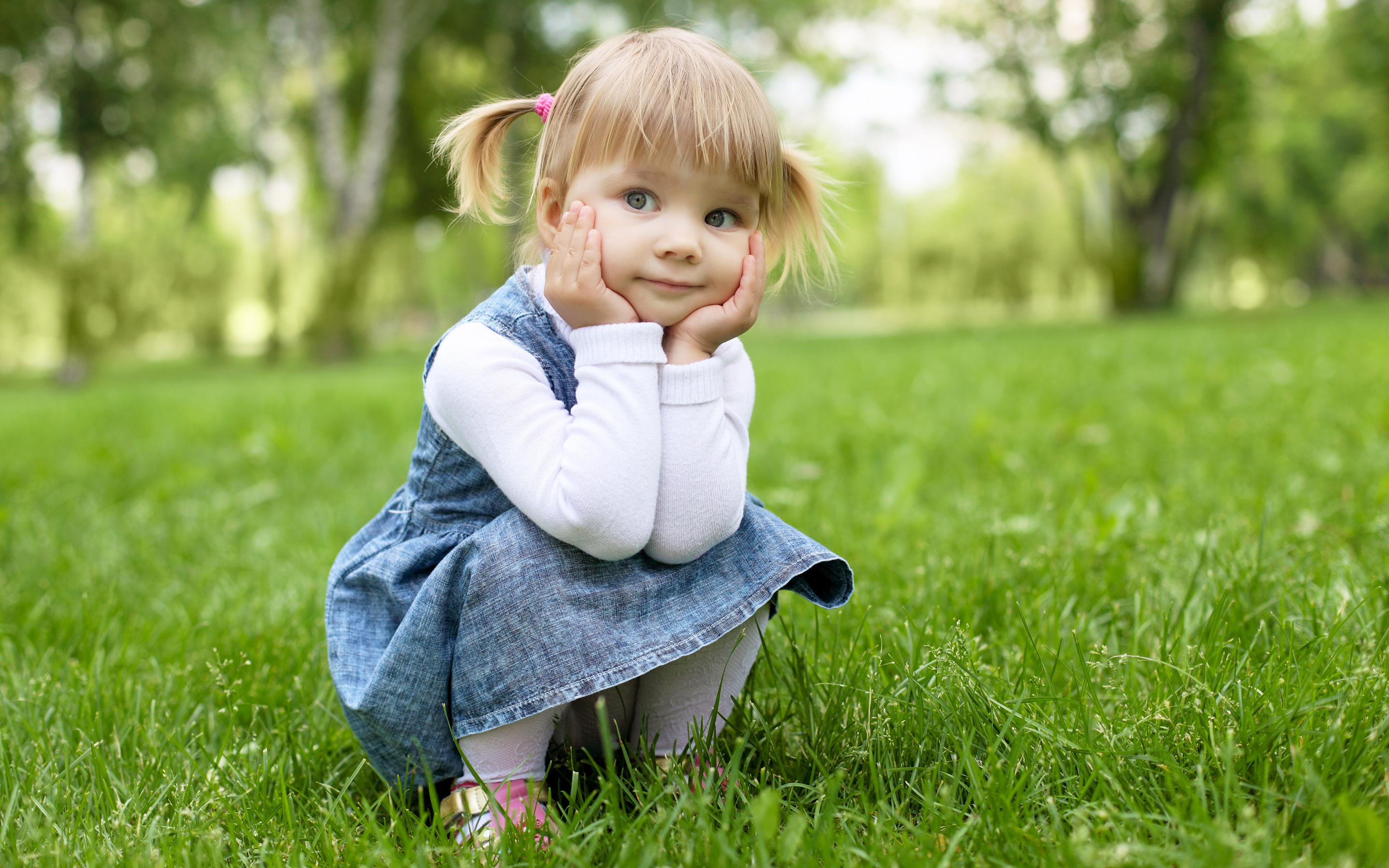 Téléchargez des papiers peints mobile Herbe, Enfant, Blond, Mignon, Photographie gratuitement.