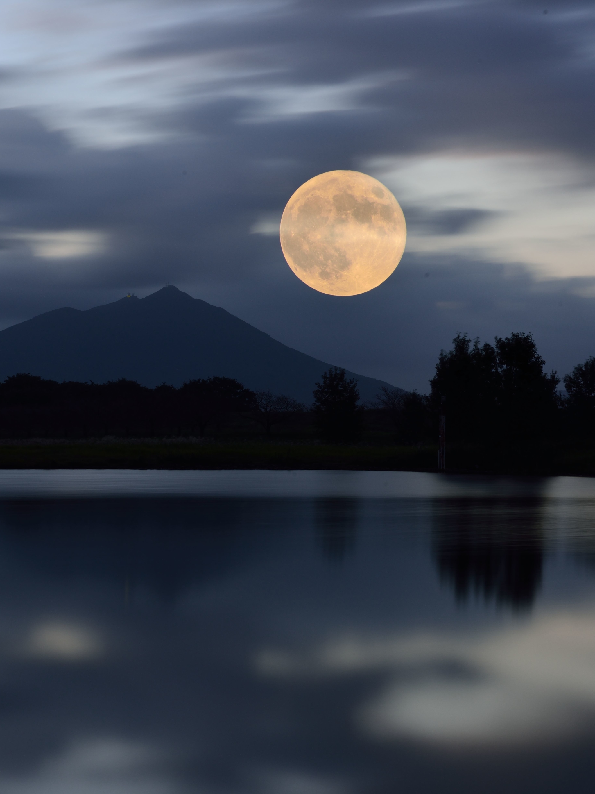 Descarga gratuita de fondo de pantalla para móvil de Luna, Tierra/naturaleza.