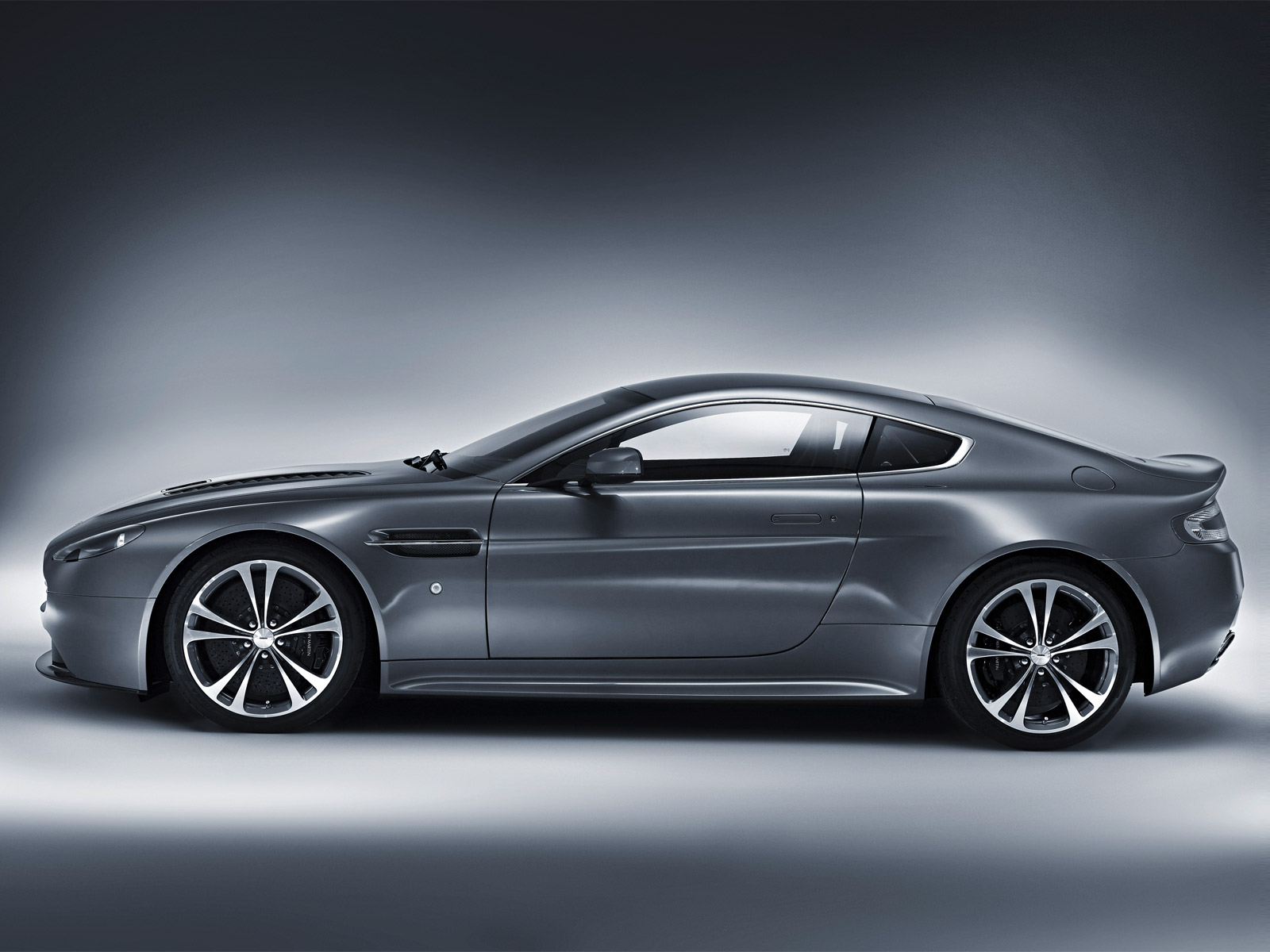 Descarga gratuita de fondo de pantalla para móvil de Aston Martin V12 Vantage, Aston Martin, Vehículos.