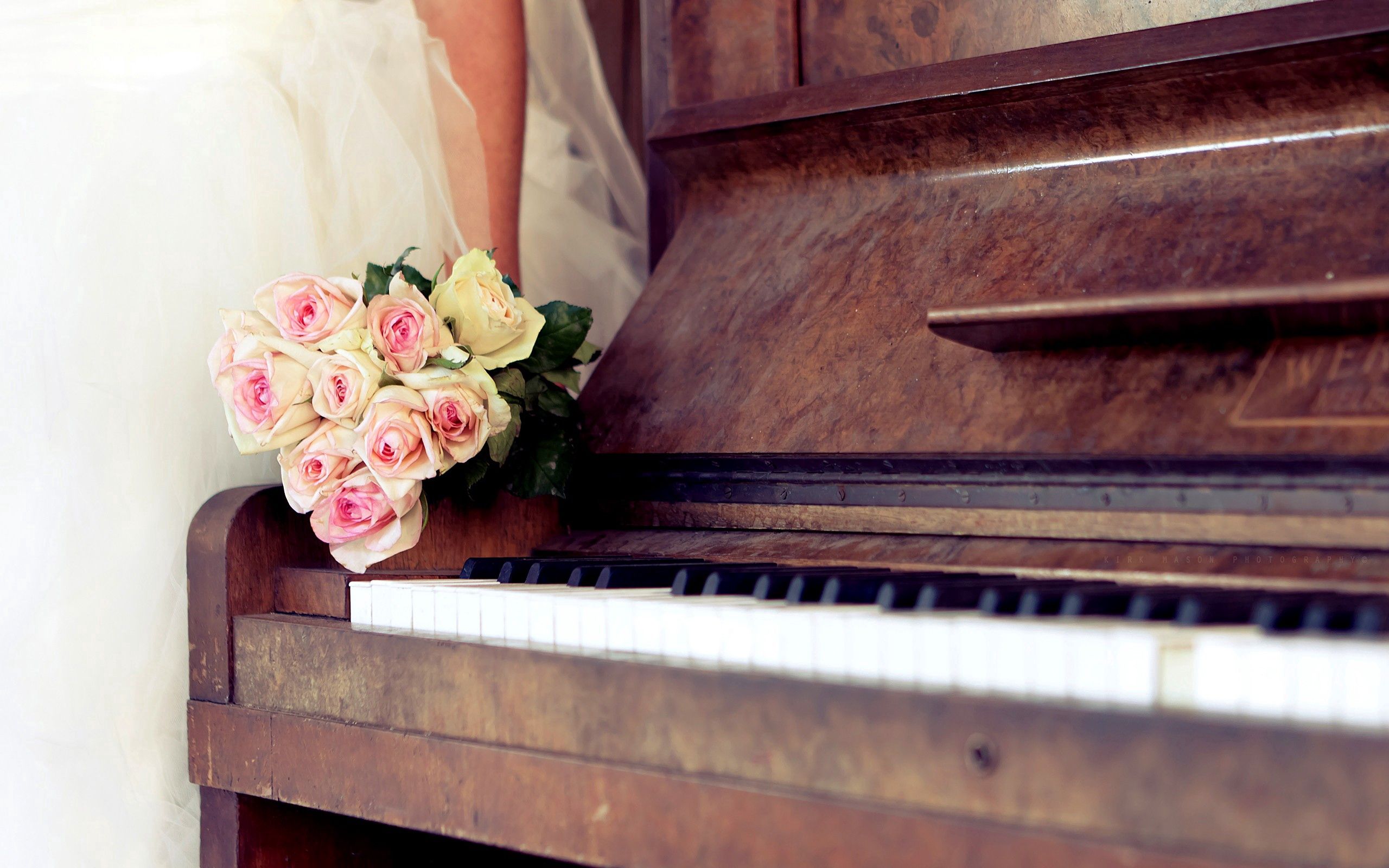 PC Wallpapers music, flowers, roses, piano, bouquet, bride