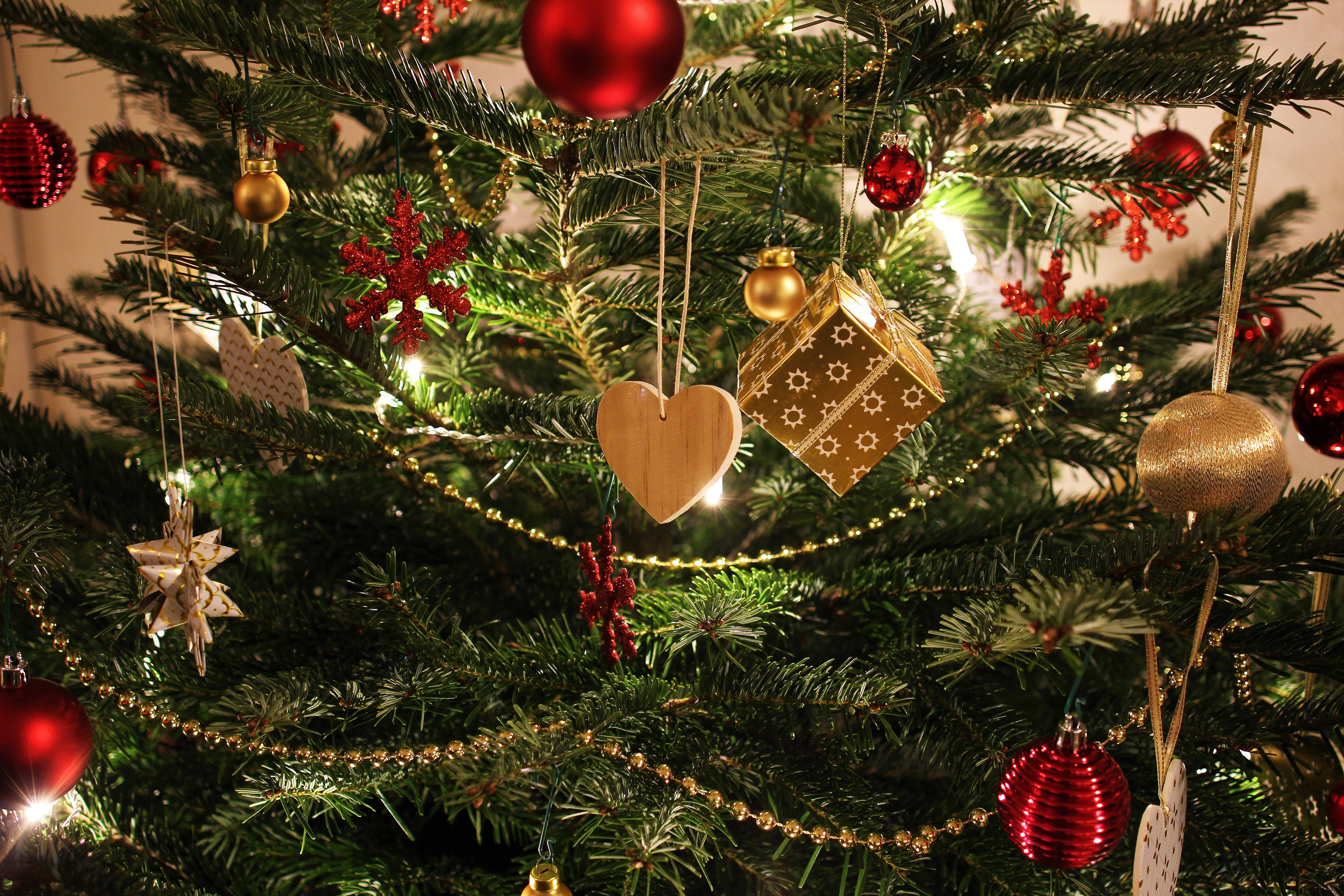 Free download wallpaper Christmas, Holiday, Christmas Tree, Christmas Ornaments on your PC desktop