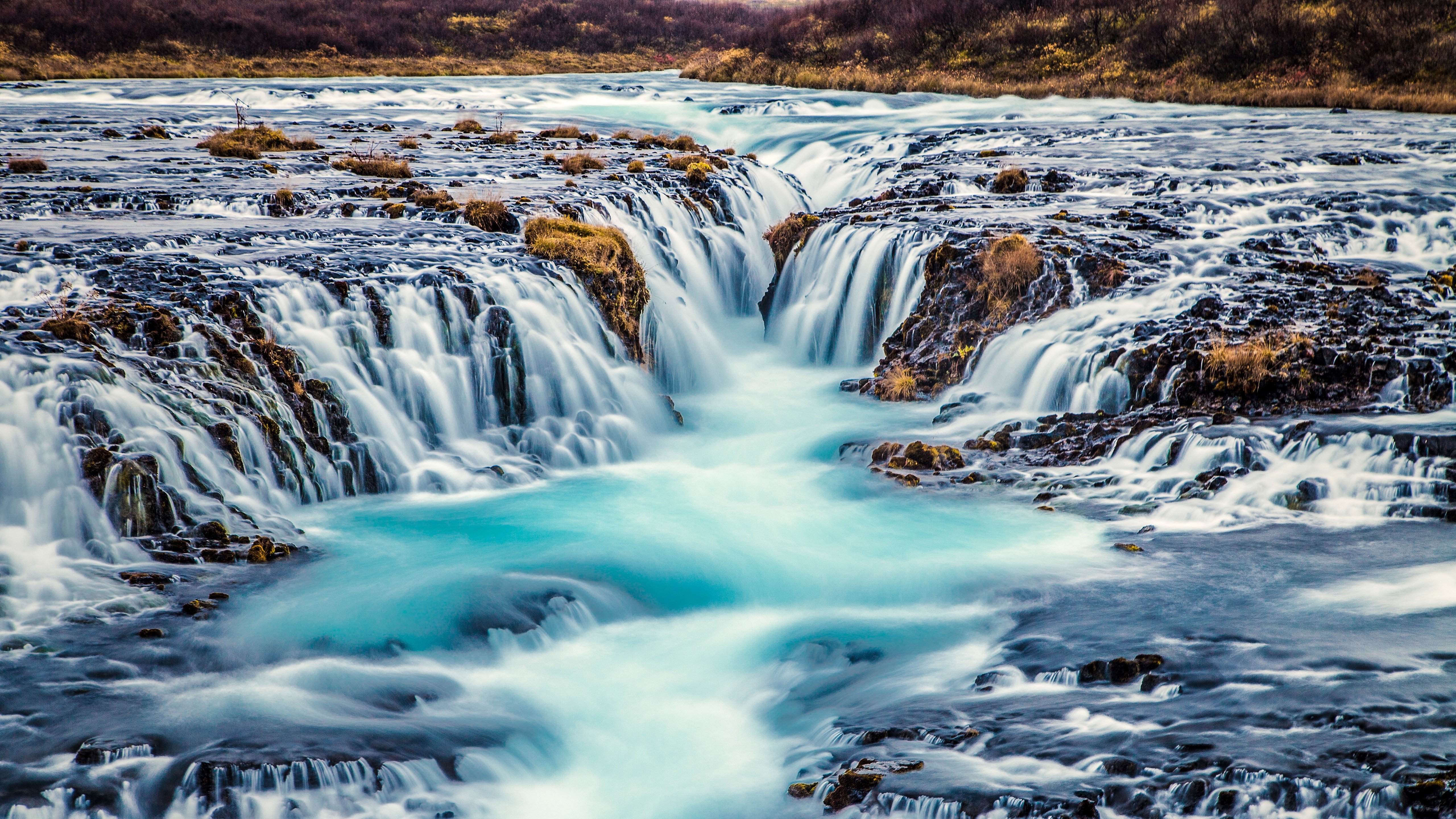 Die besten Bruarfoss Wasserfall-Hintergründe für den Telefonbildschirm